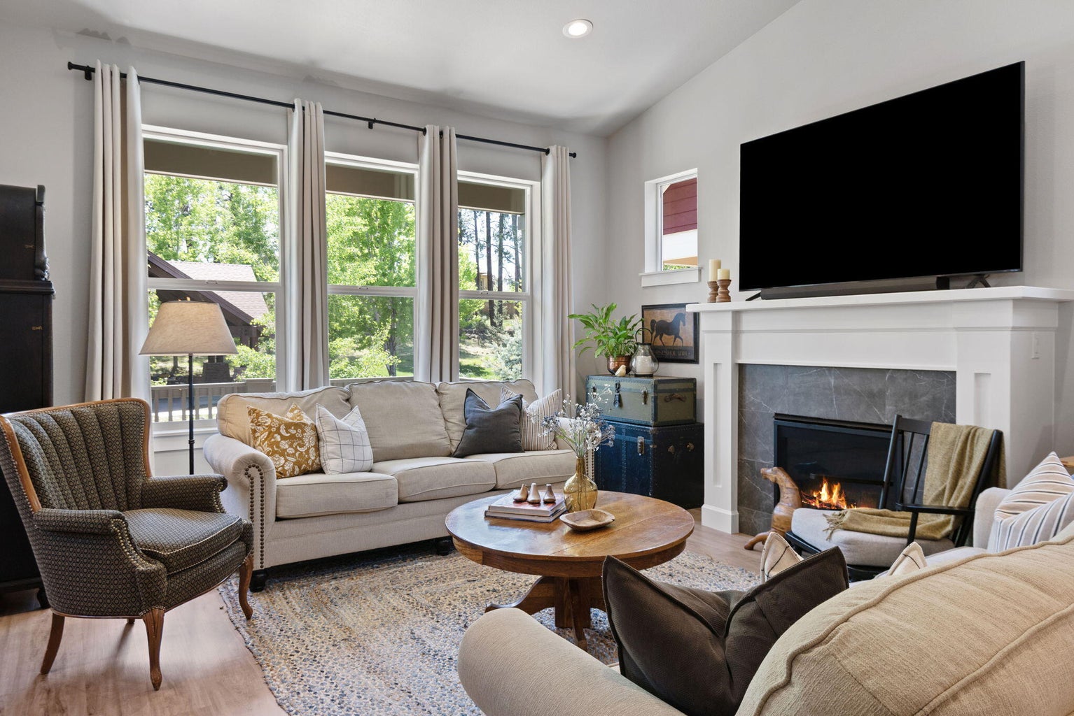 Photo of 936 E Black Butte Avenue 9 of 36
