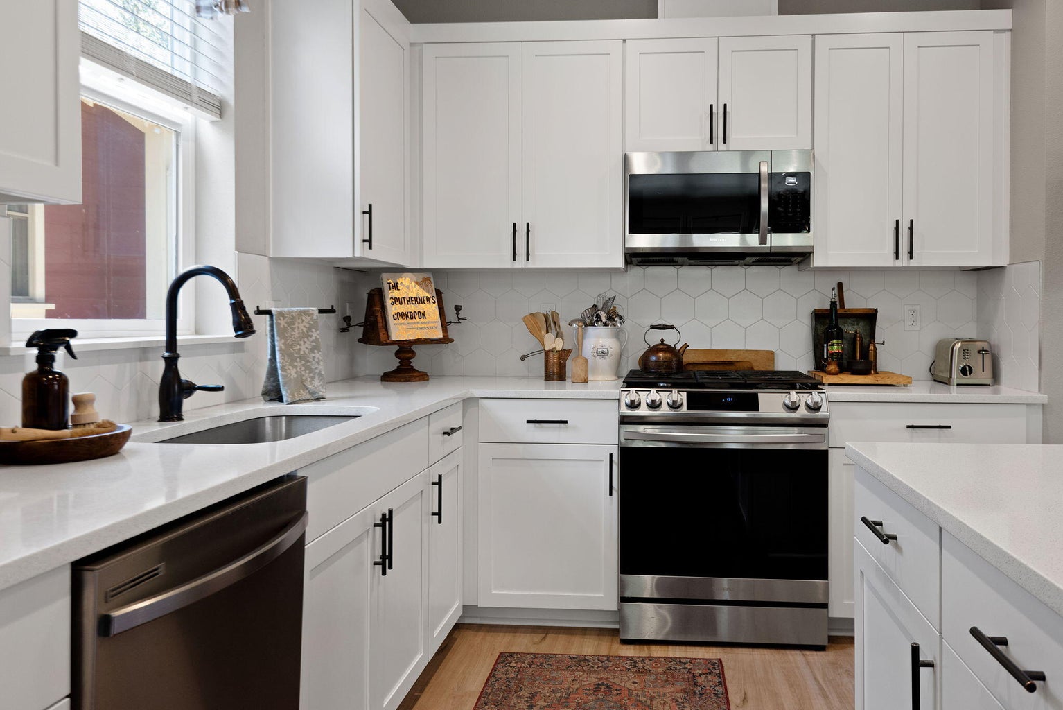 Photo of 936 E Black Butte Avenue 13 of 36