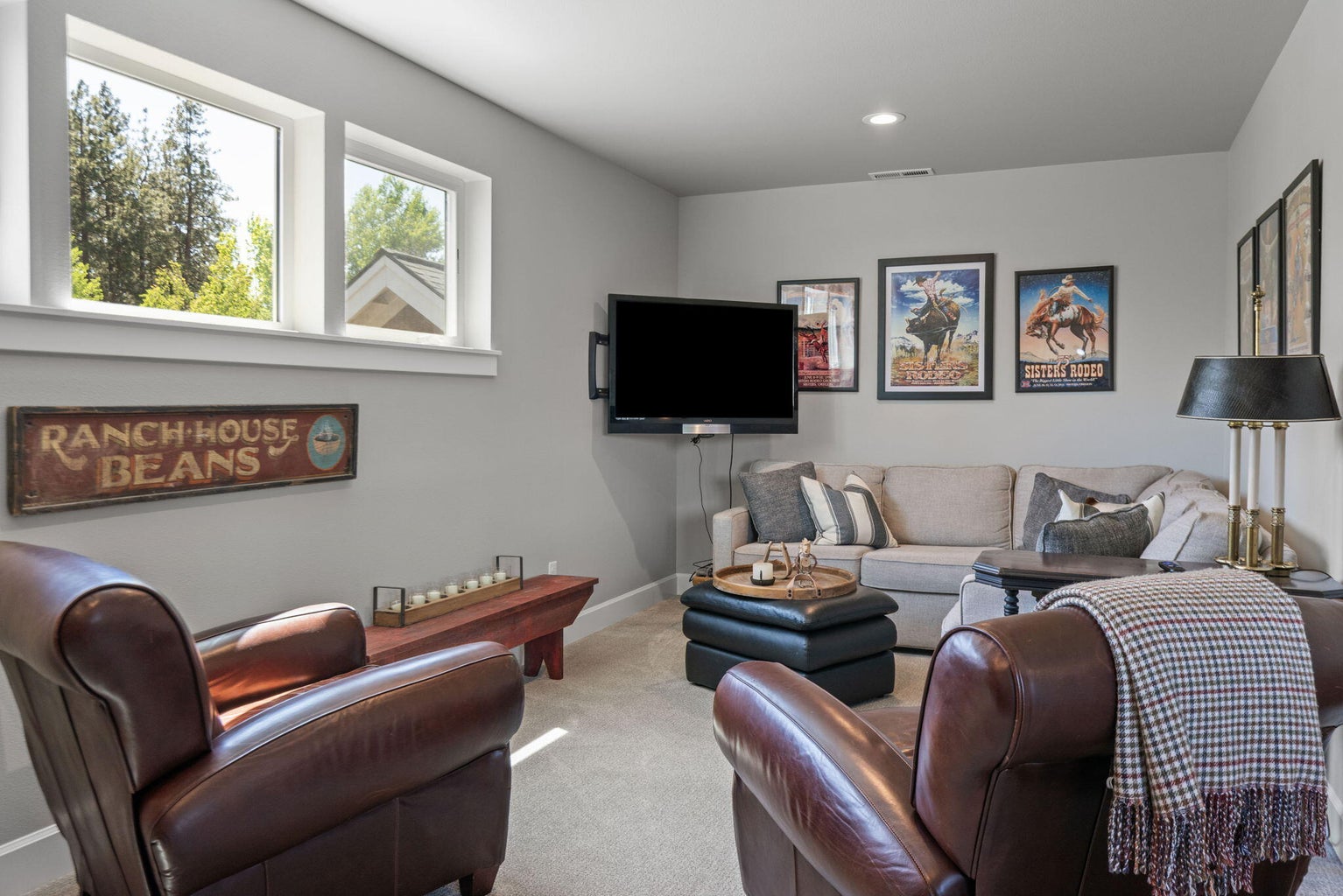 Photo of 936 E Black Butte Avenue 24 of 36