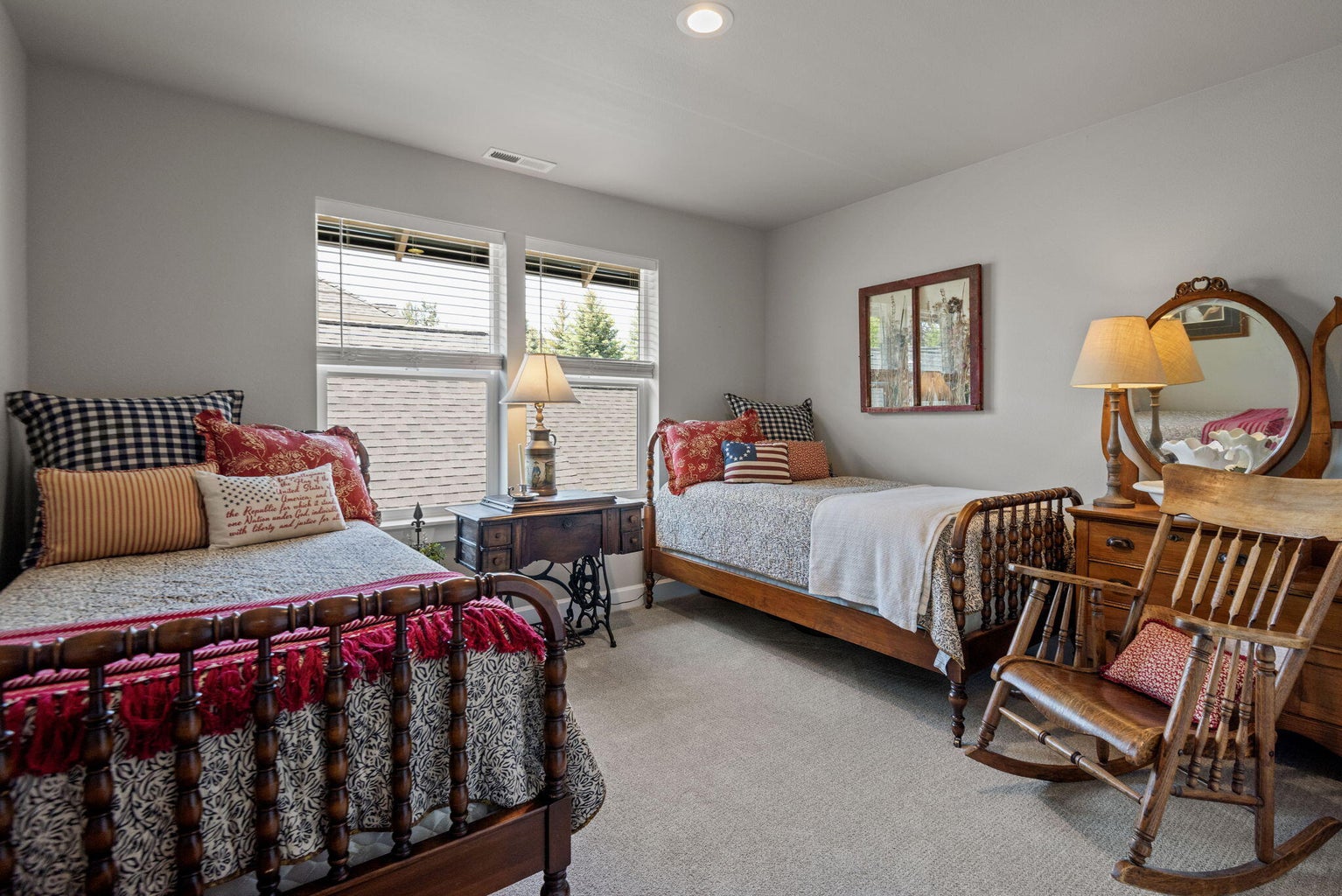Photo of 936 E Black Butte Avenue 28 of 36