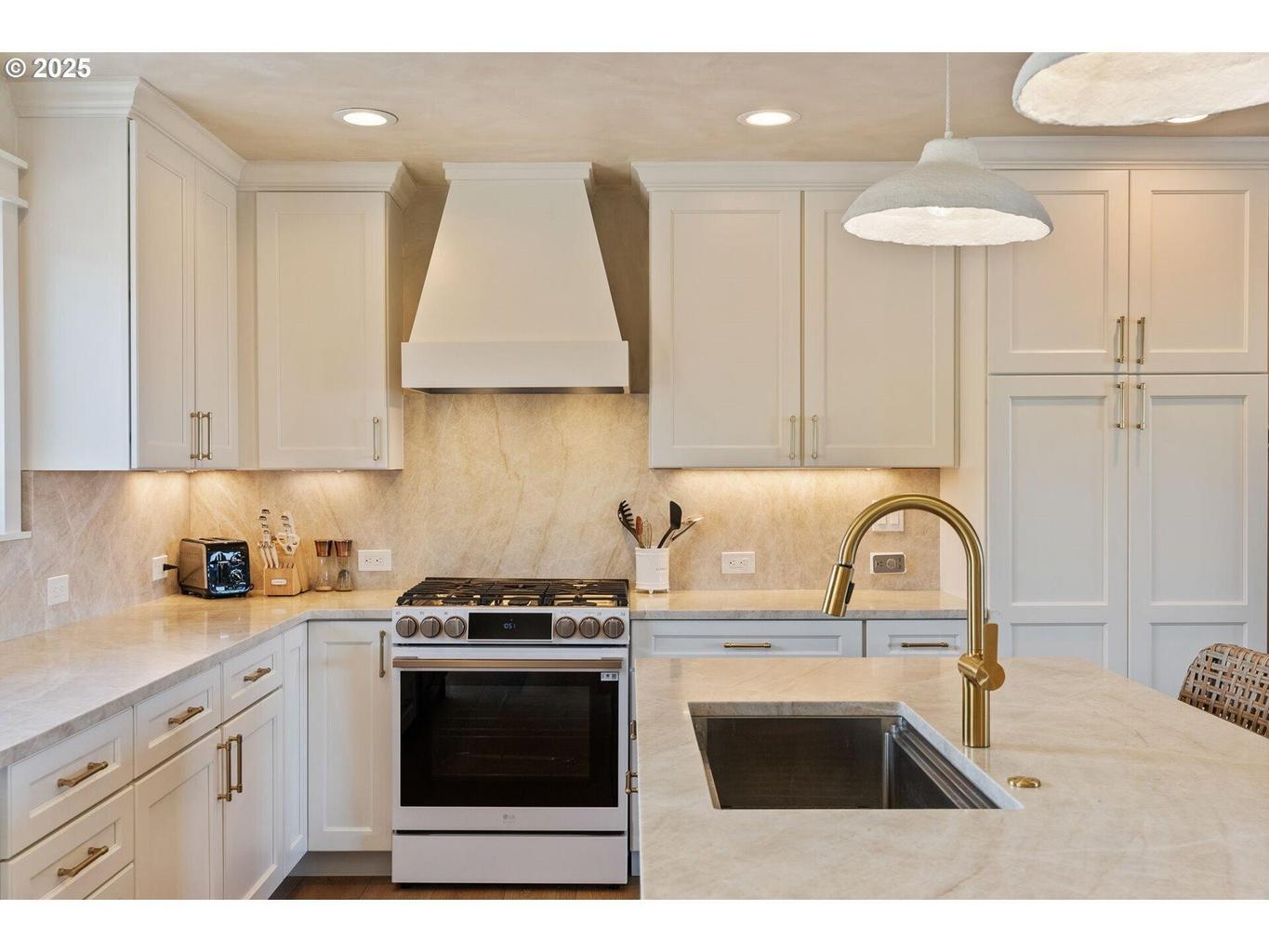 Photo of 13774 SW Sego Lily Road 7 of 50