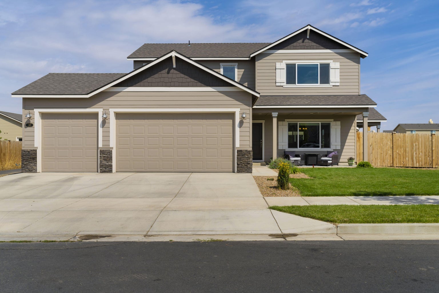 Photo of 280 NW Double Eagle Avenue 1 of 36