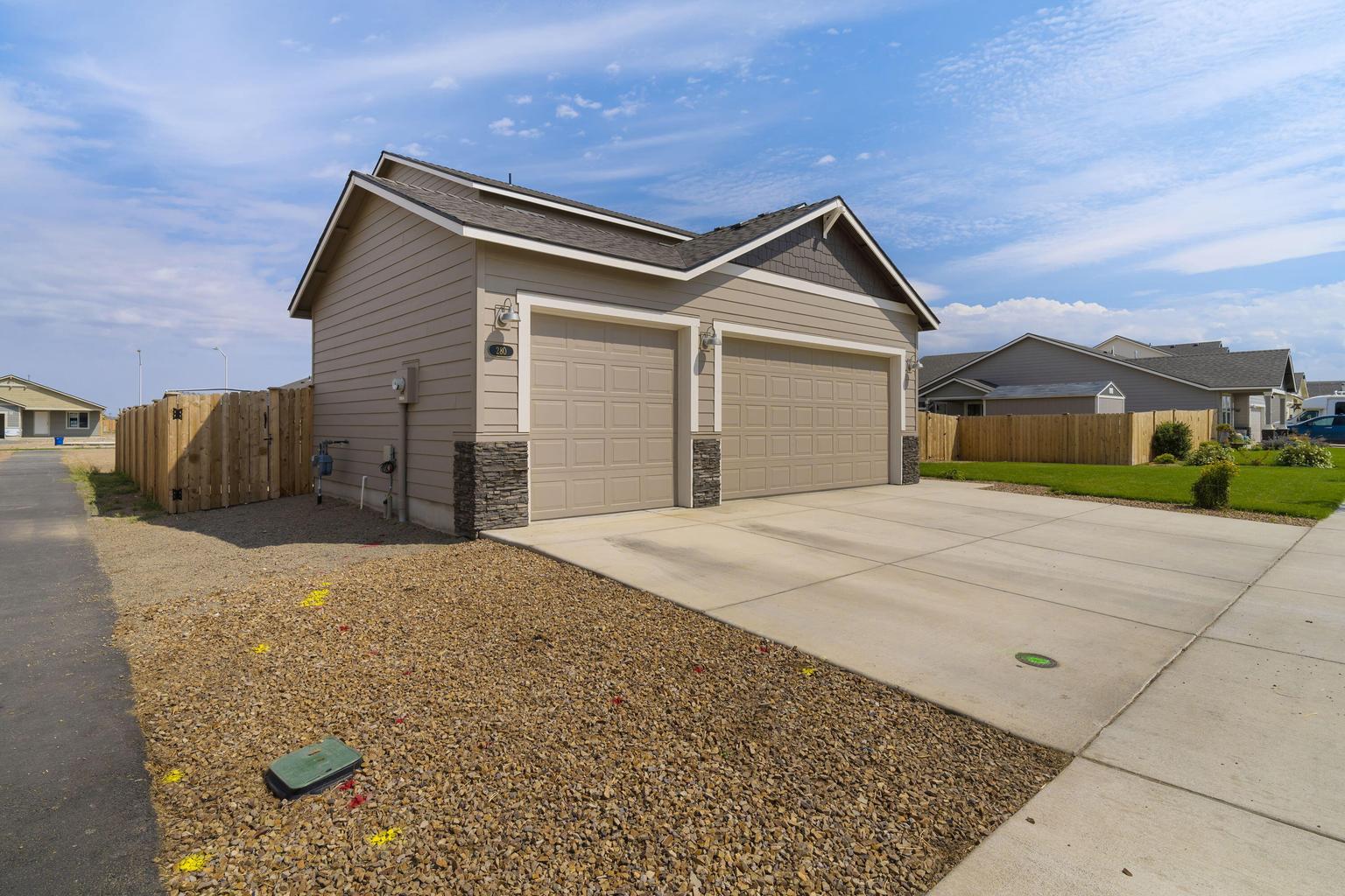 Photo of 280 NW Double Eagle Avenue 3 of 36