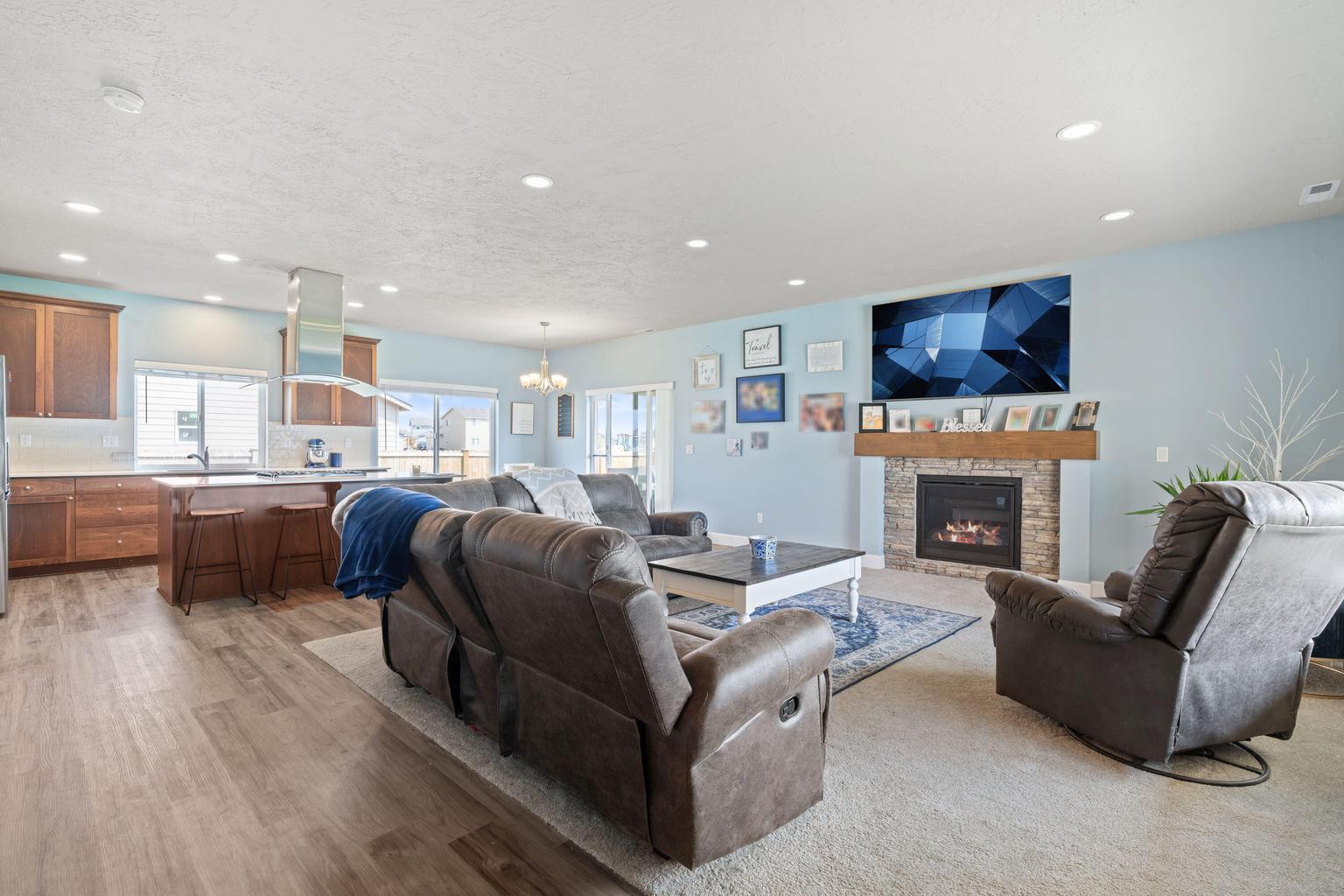 Photo of 280 NW Double Eagle Avenue 13 of 36
