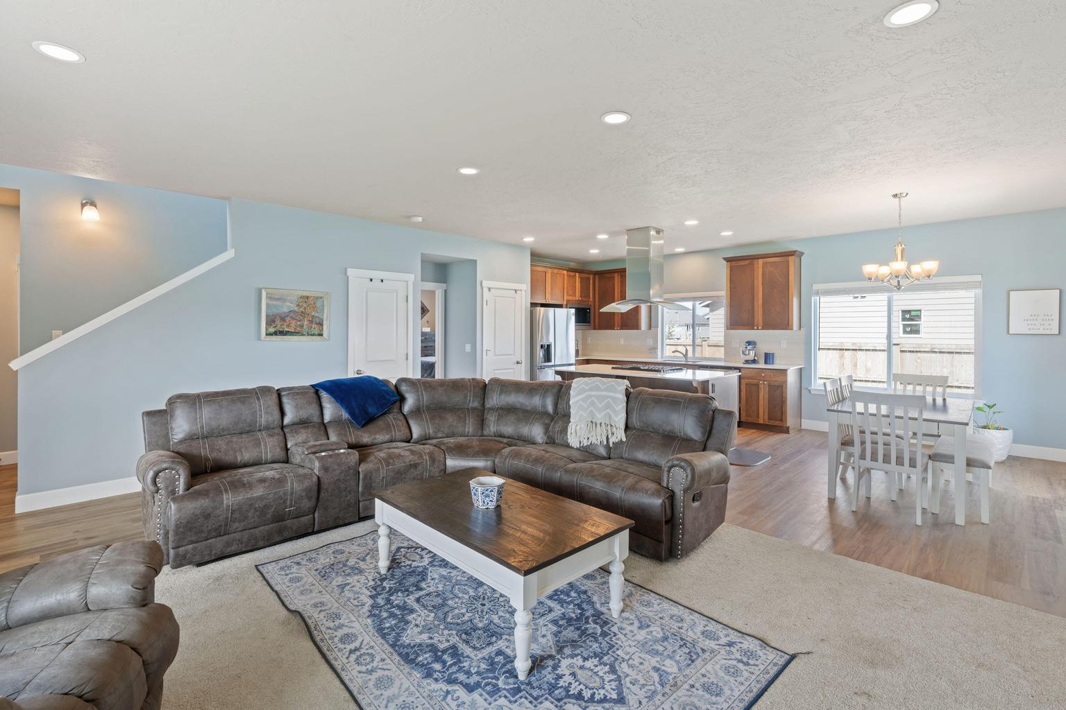 Photo of 280 NW Double Eagle Avenue 15 of 36
