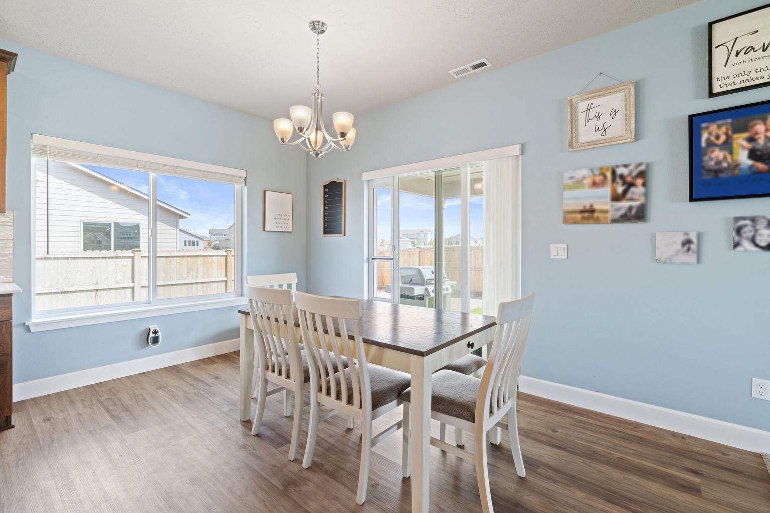 Photo of 280 NW Double Eagle Avenue 17 of 36