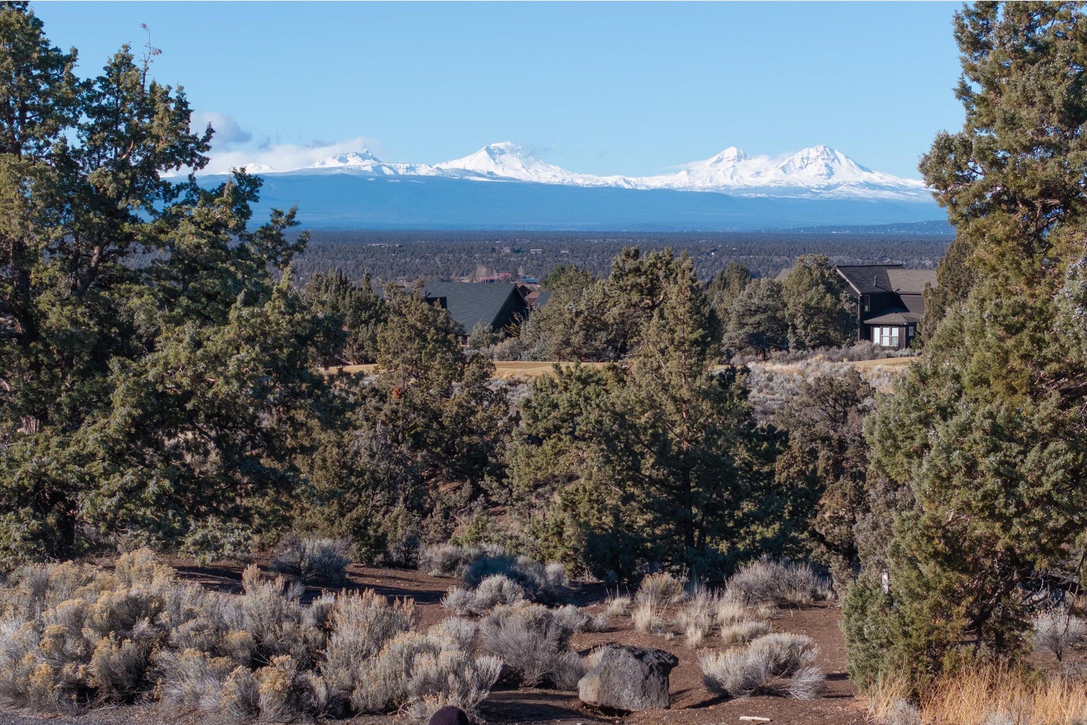 Quiet Cul-de-sac and Mountain Views