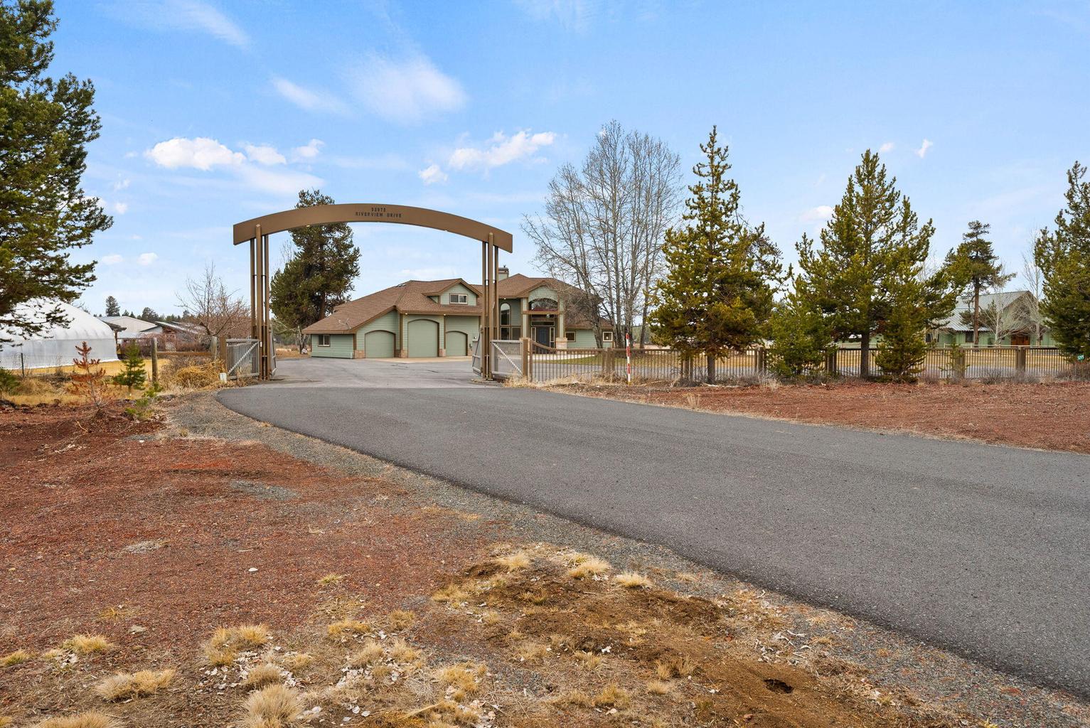 Photo of 52975 Riverview Drive 9 of 64