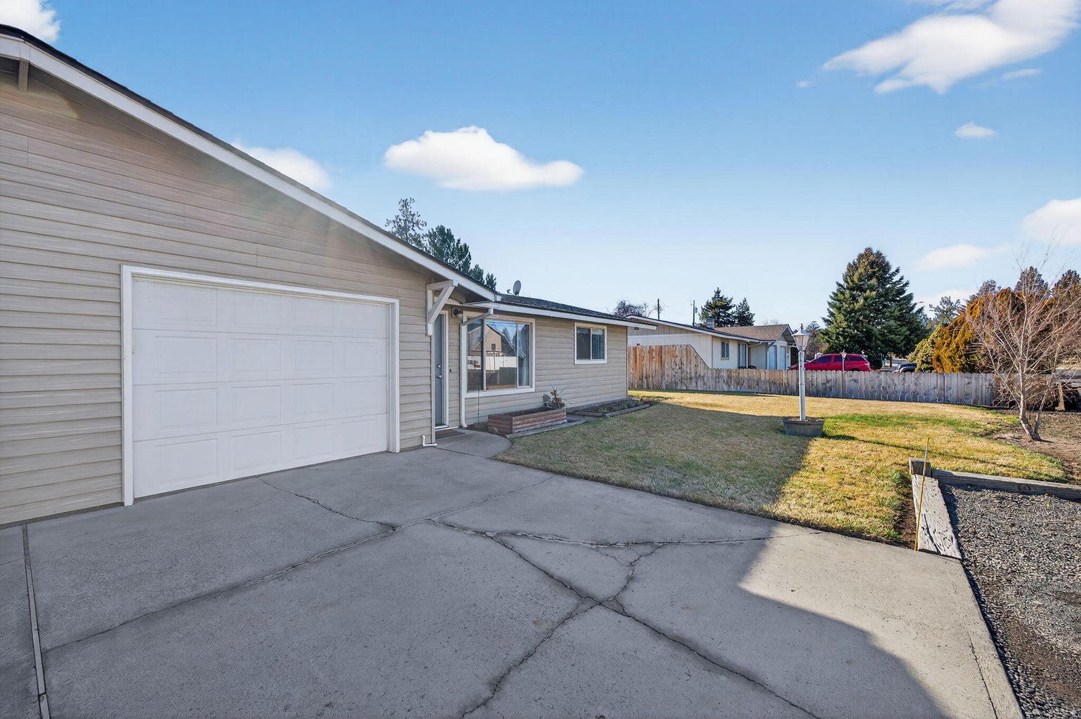 Photo of 2412 SW Wickiup Avenue 2 of 46