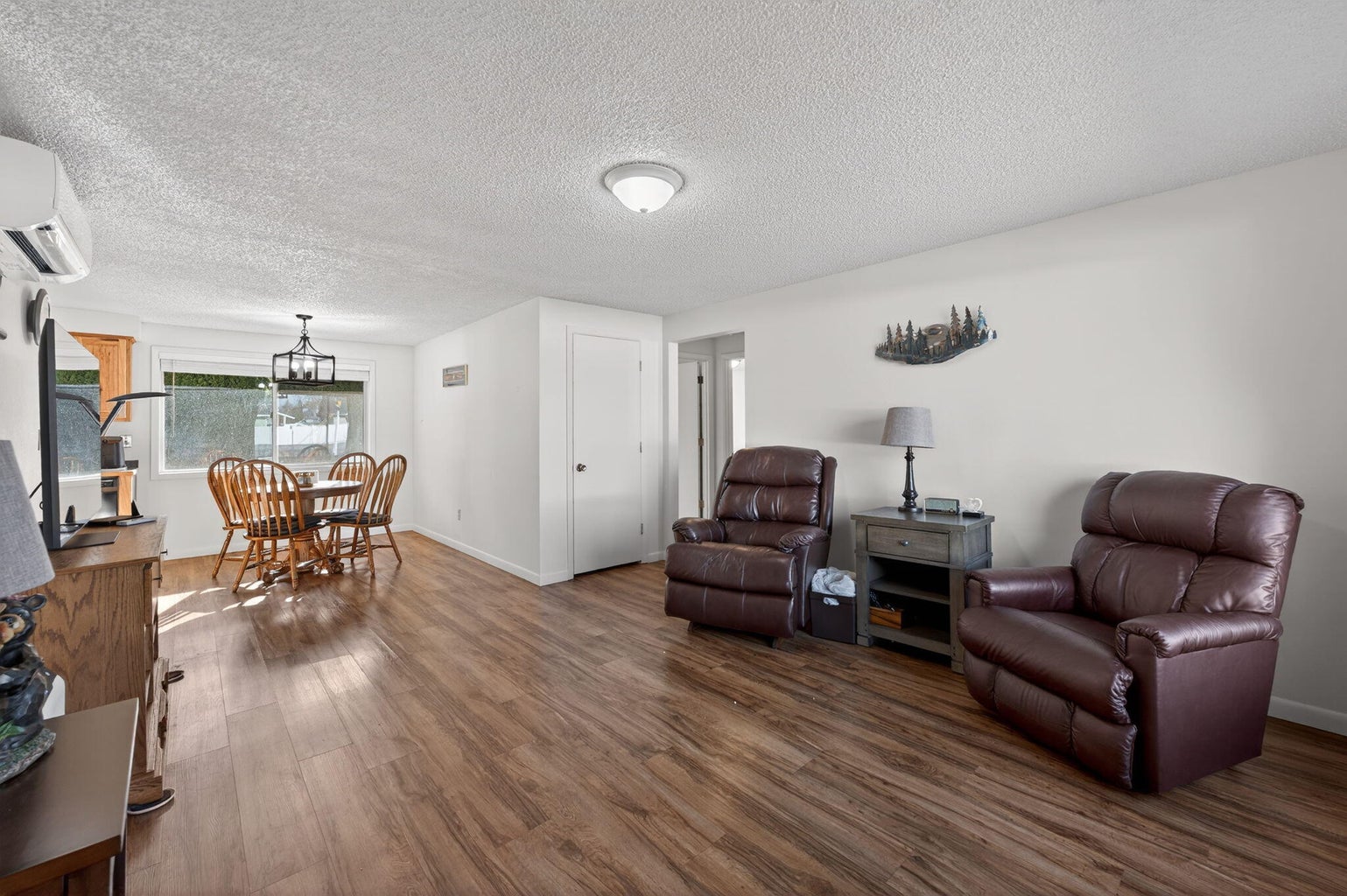 Photo of 2412 SW Wickiup Avenue 7 of 46