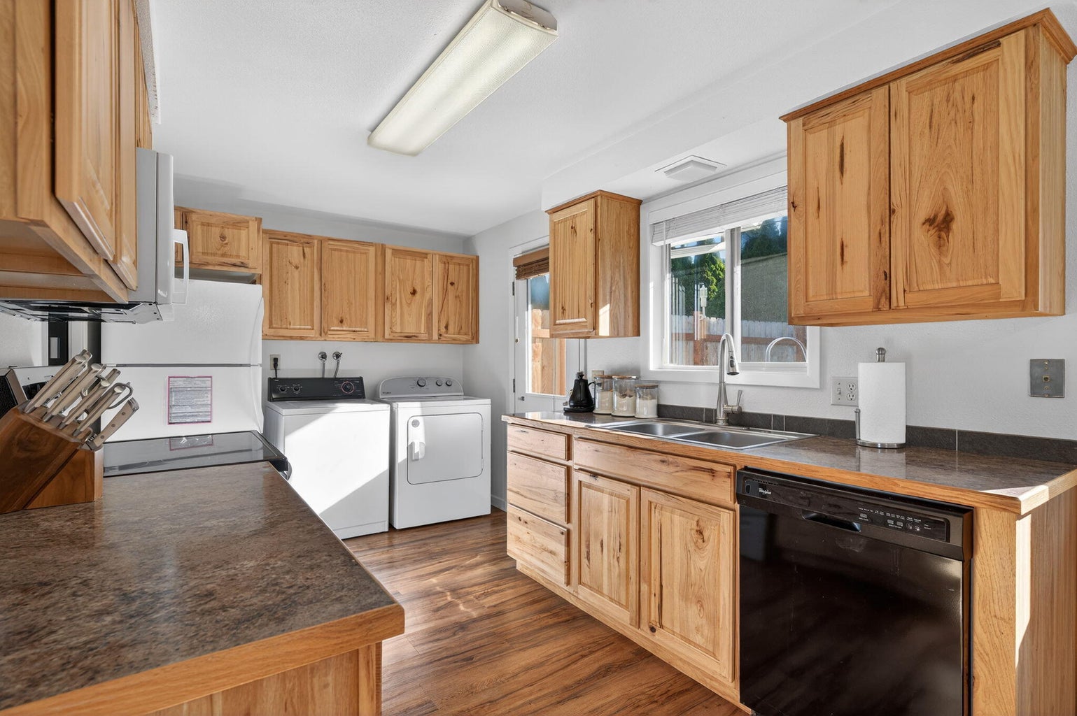 Photo of 2412 SW Wickiup Avenue 8 of 46