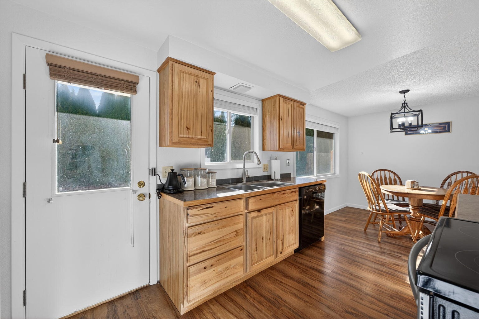 Photo of 2412 SW Wickiup Avenue 9 of 46