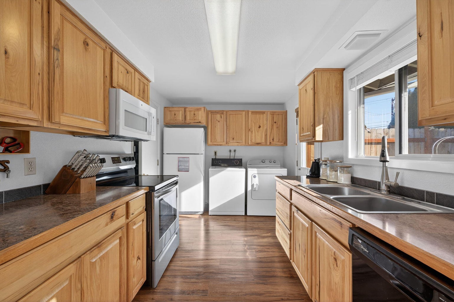 Photo of 2412 SW Wickiup Avenue 10 of 46