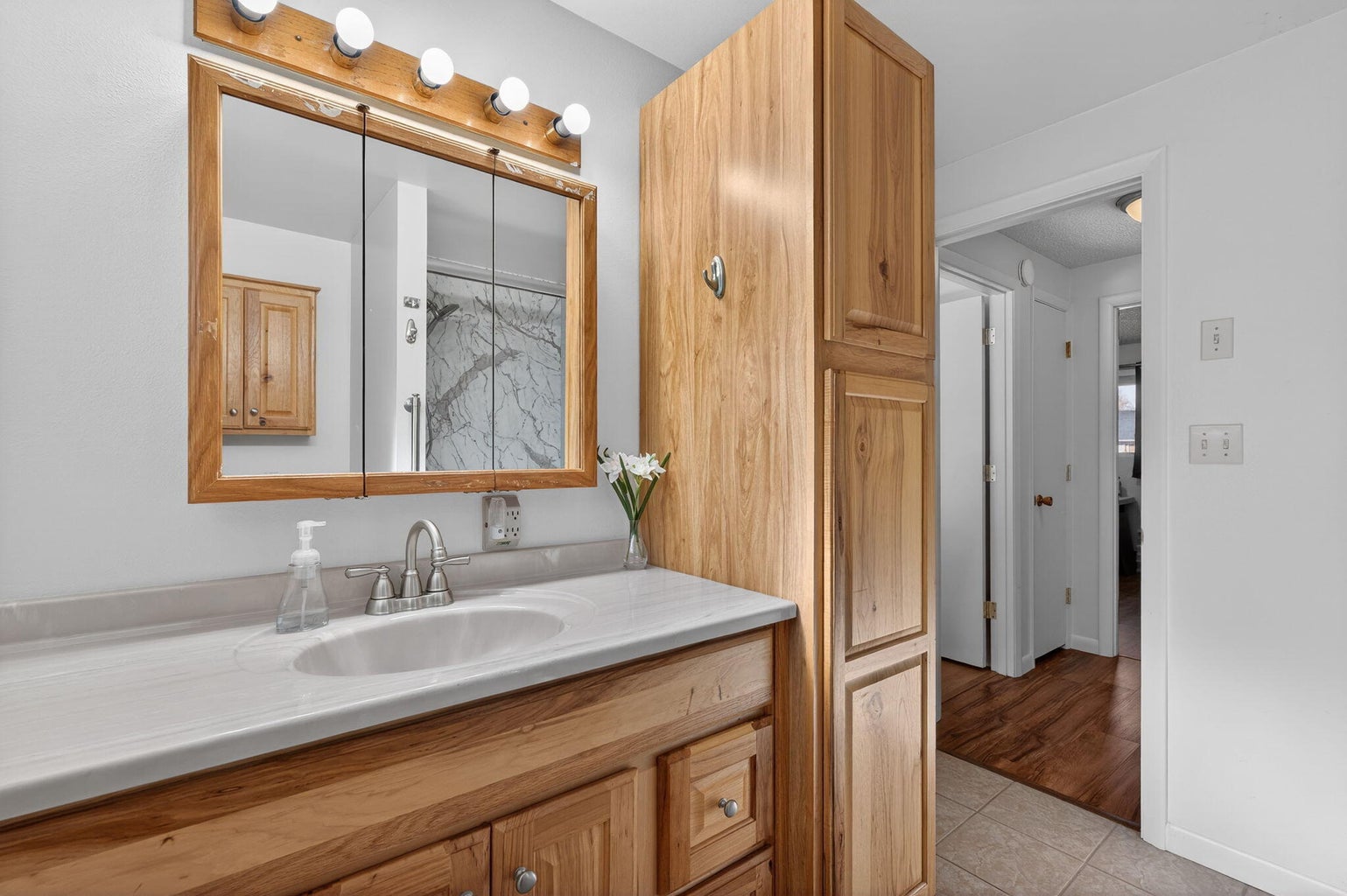 Photo of 2412 SW Wickiup Avenue 17 of 46