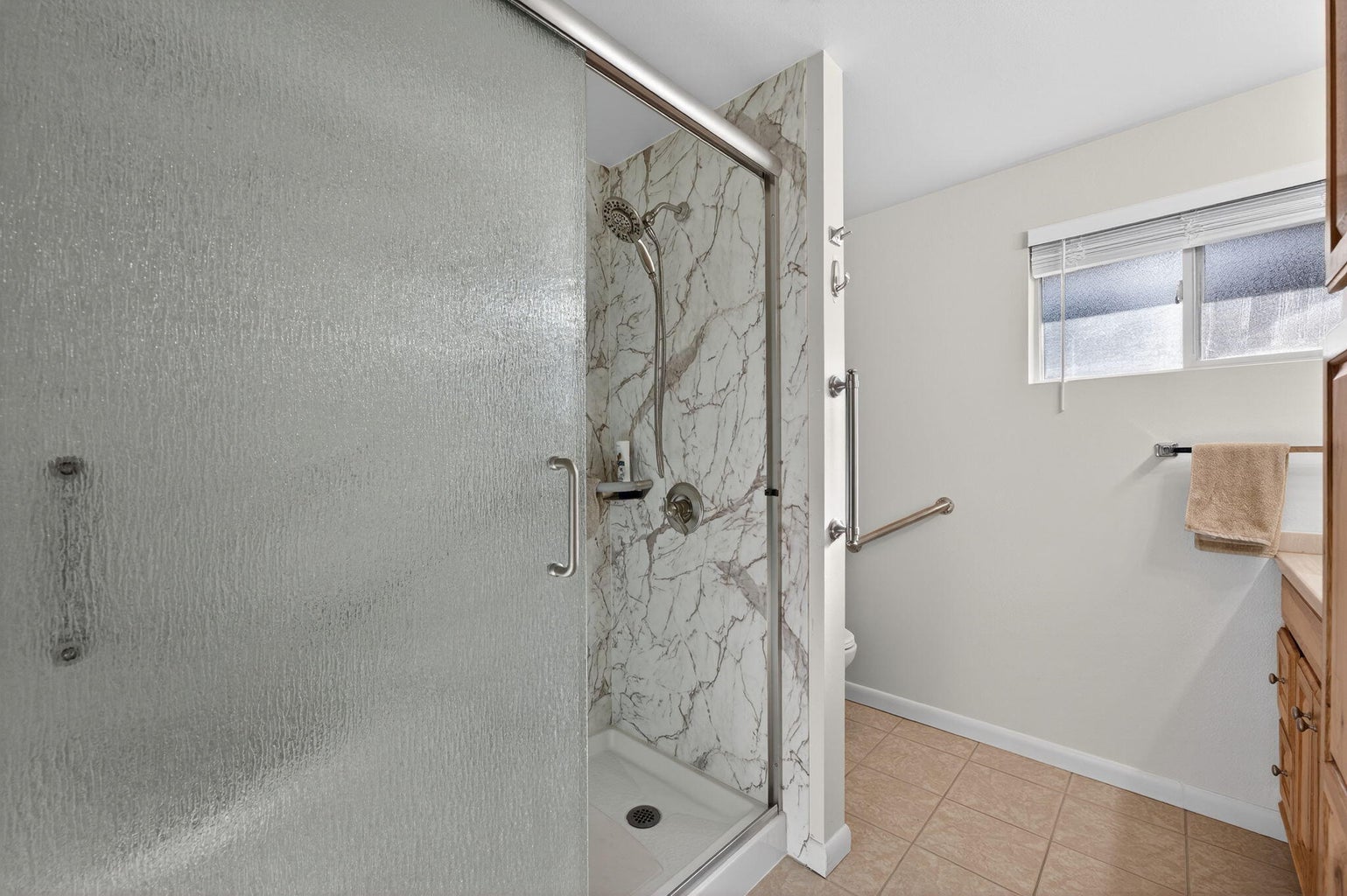 Photo of 2412 SW Wickiup Avenue 18 of 46