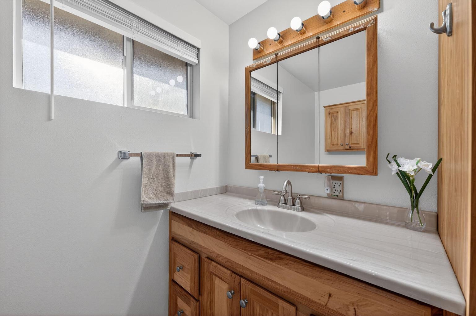 Photo of 2412 SW Wickiup Avenue 20 of 46