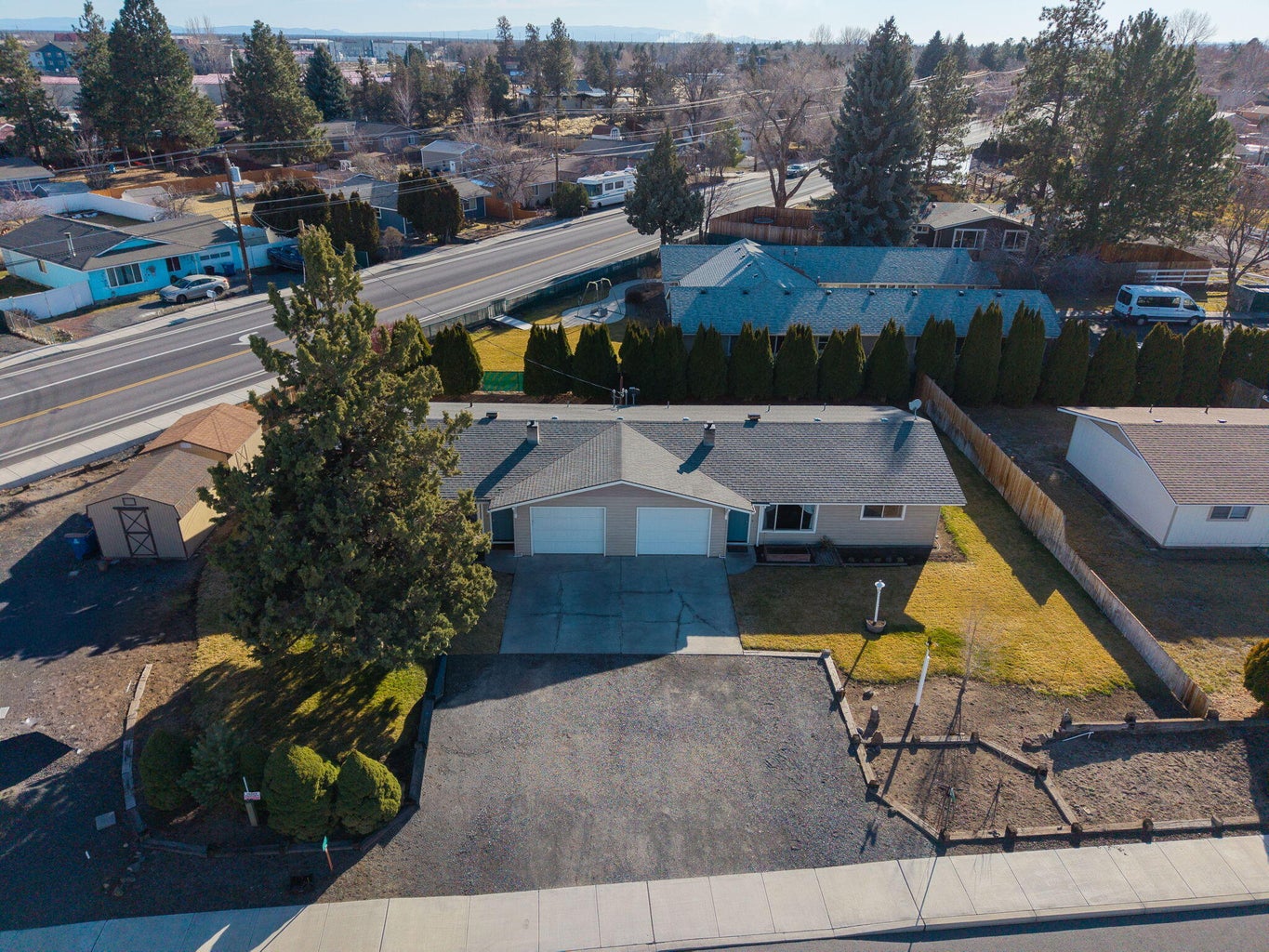Photo of 2412 SW Wickiup Avenue 41 of 46