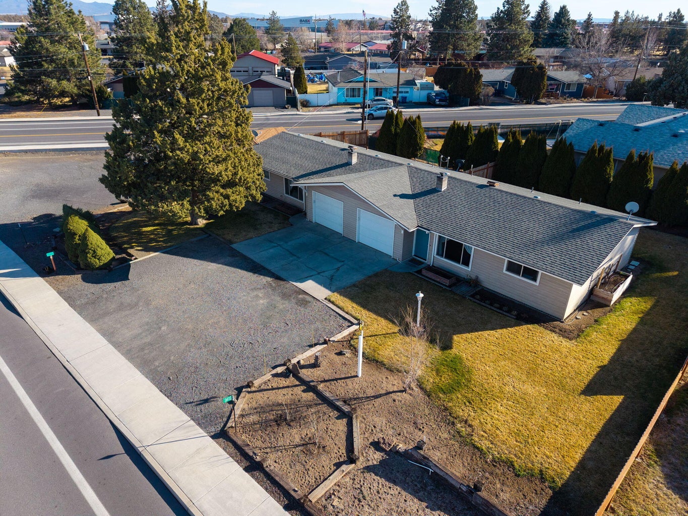 Photo of 2412 SW Wickiup Avenue 42 of 46