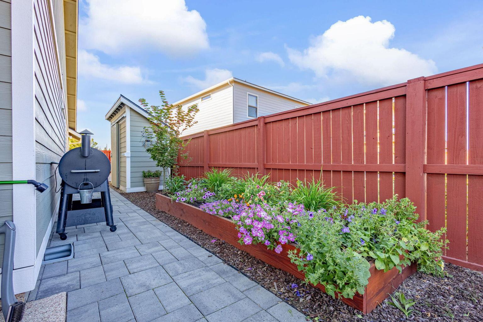 Photo of 51780 Mountain Pine Street 33 of 42
