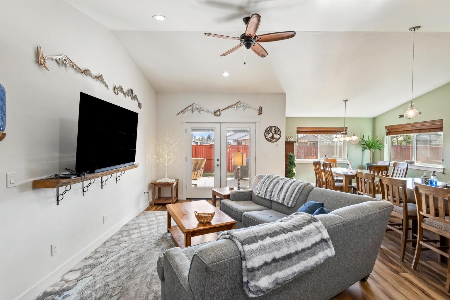 Photo of 51780 Mountain Pine Street 4 of 42