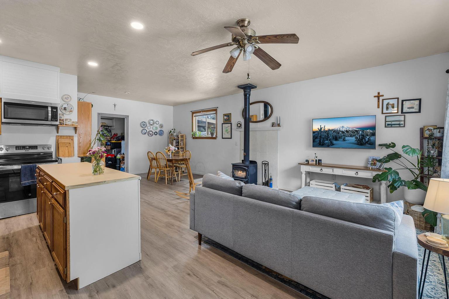 Photo of 16122 Lava Drive 4 of 24