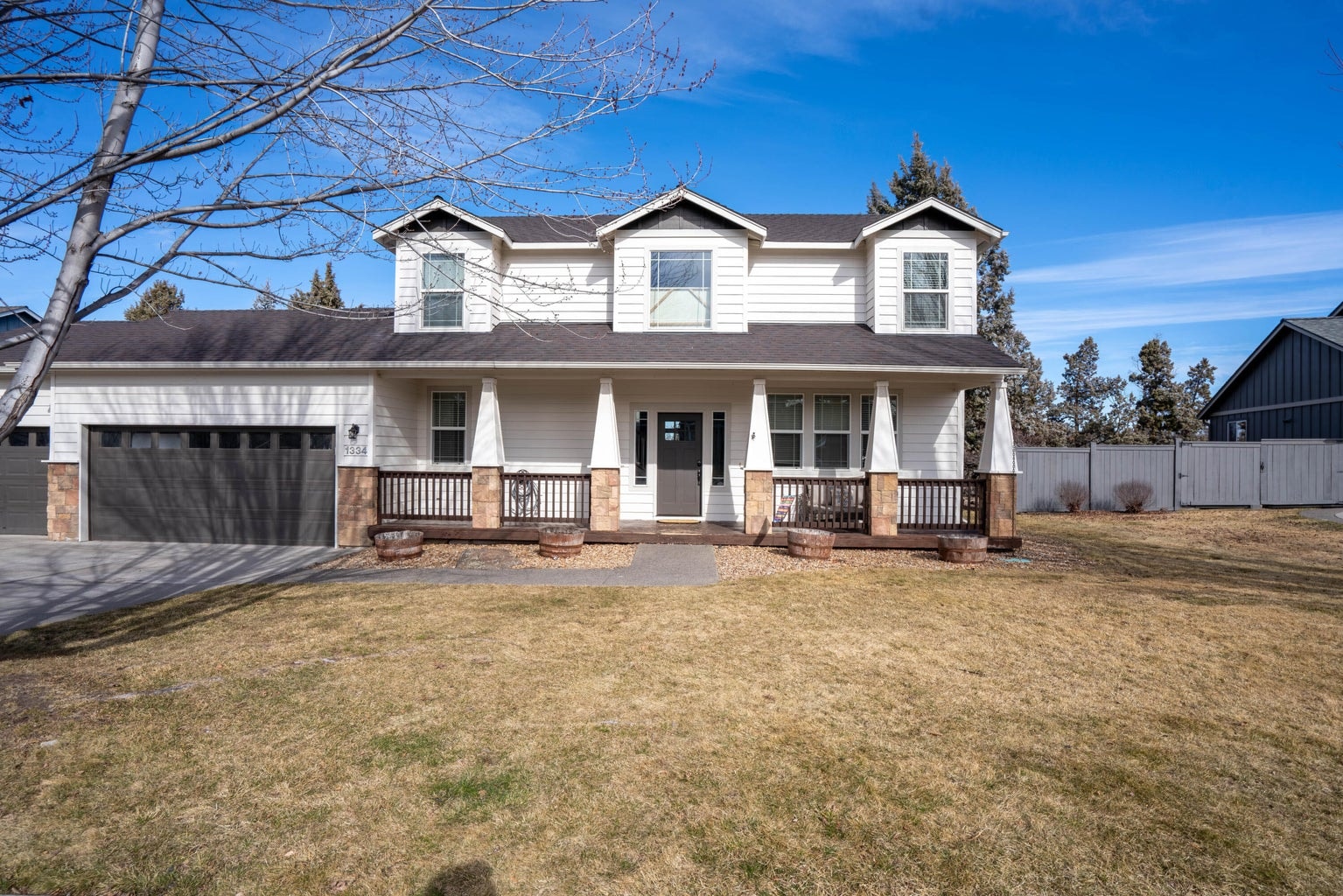 Photo of 1334 SW Rimrock Way 2 of 57