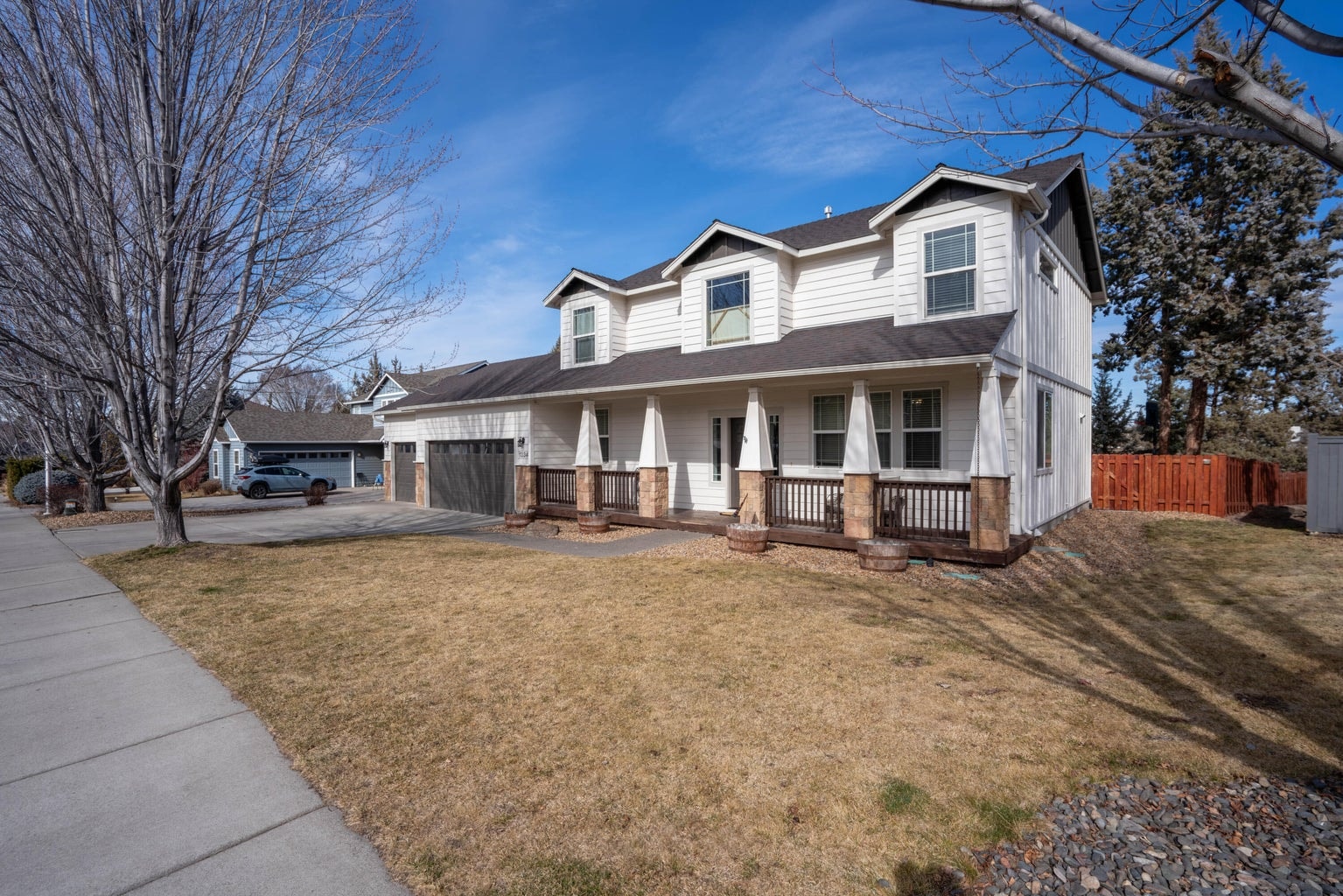 Photo of 1334 SW Rimrock Way 3 of 57