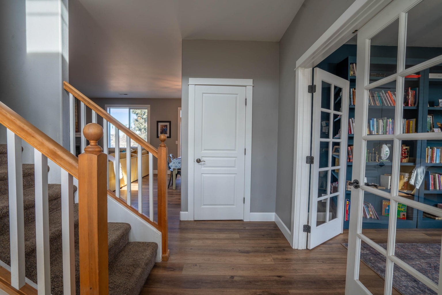 Photo of 1334 SW Rimrock Way 4 of 57