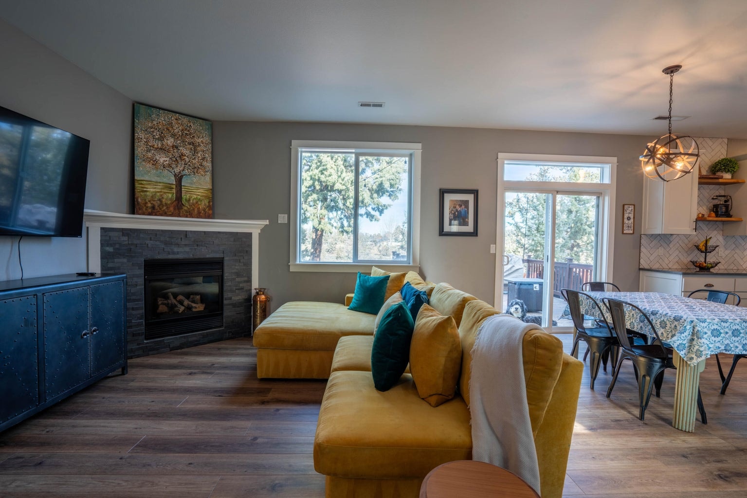 Photo of 1334 SW Rimrock Way 10 of 57