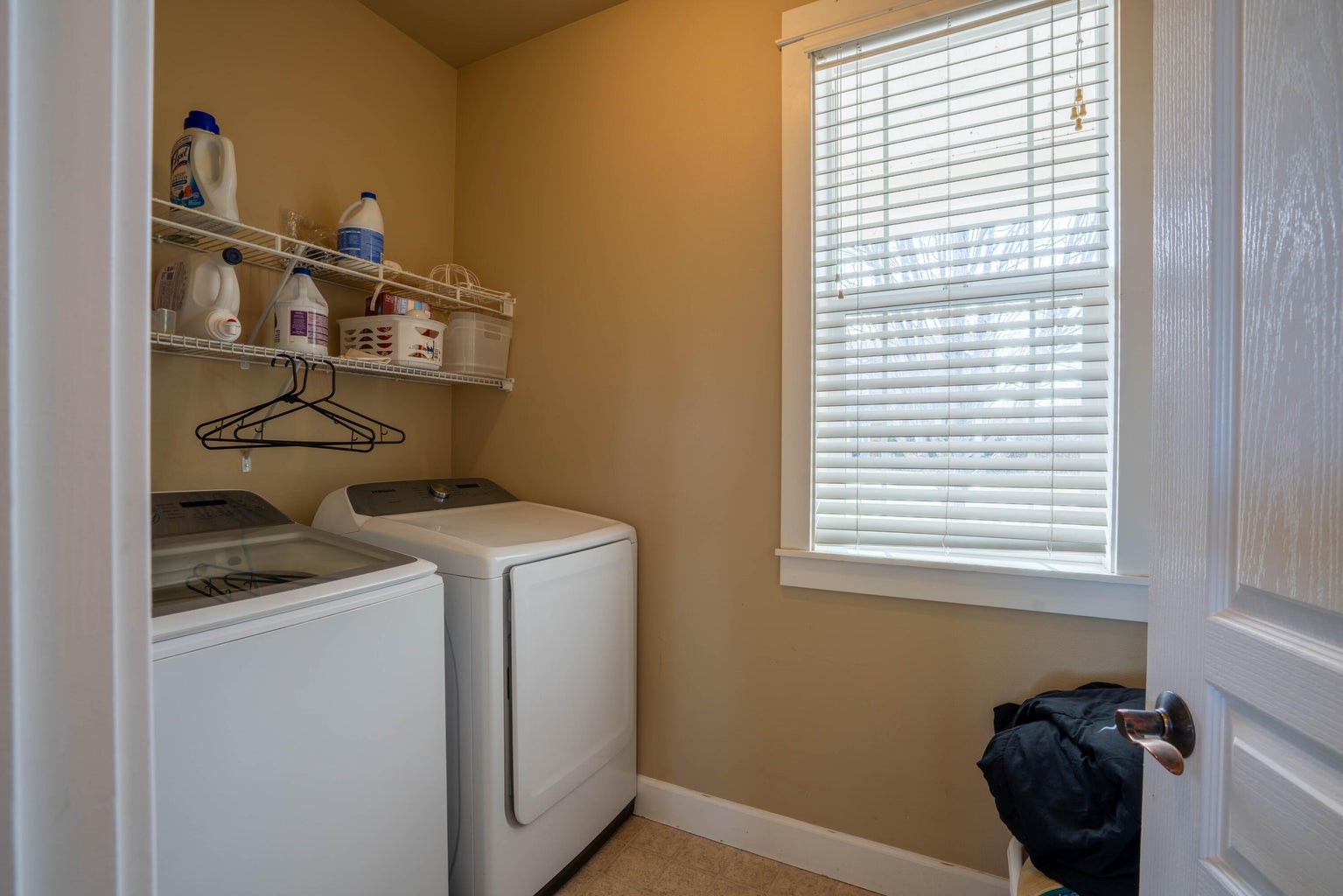 Photo of 1334 SW Rimrock Way 12 of 57