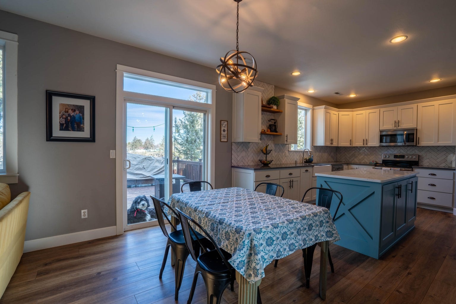 Photo of 1334 SW Rimrock Way 13 of 57