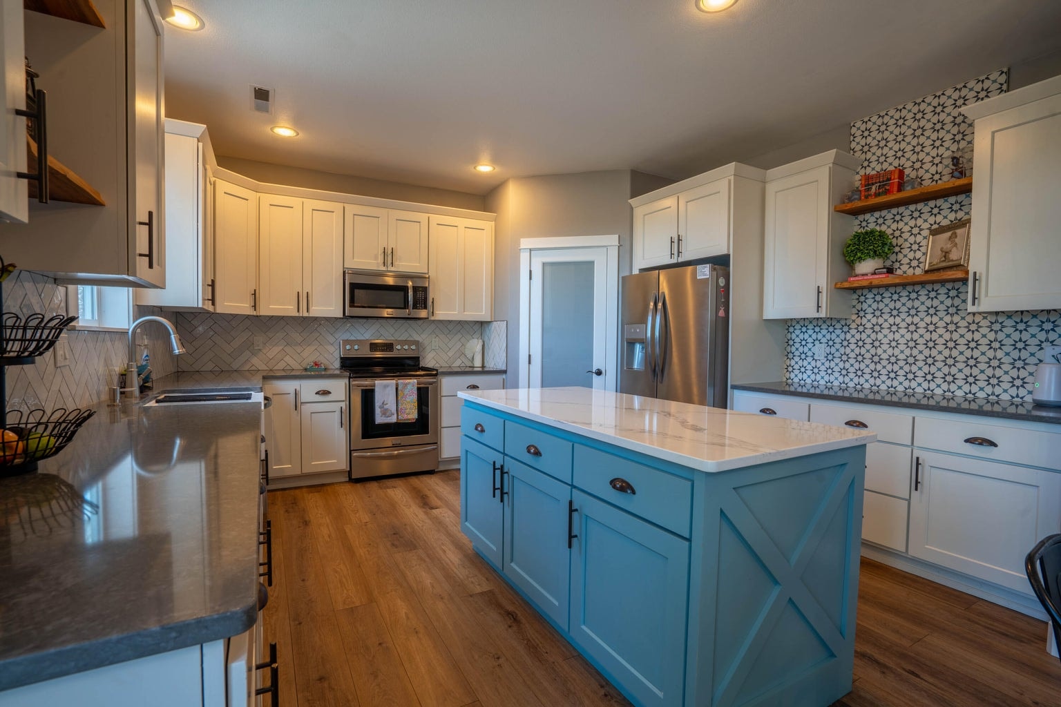 Photo of 1334 SW Rimrock Way 15 of 57