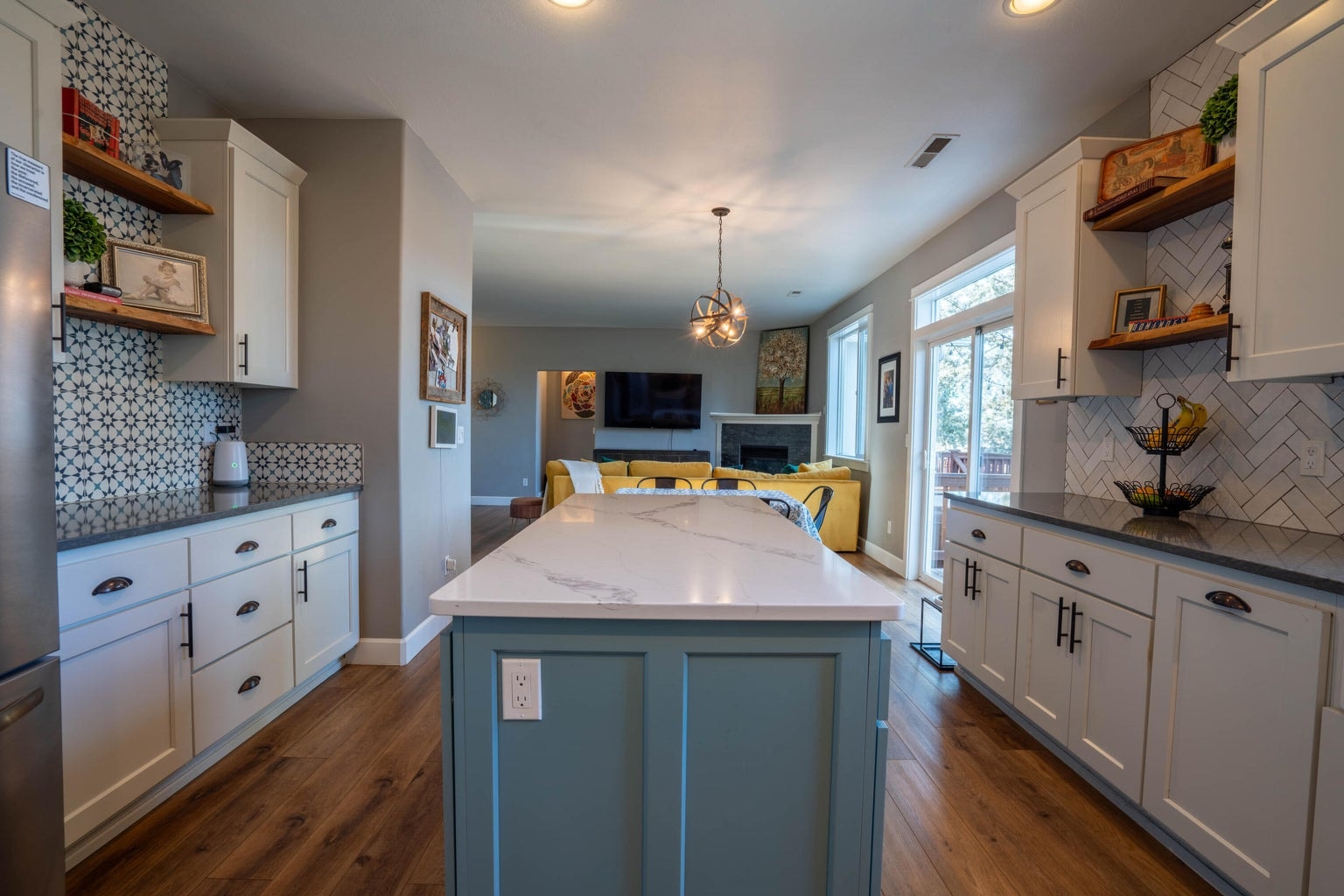 Photo of 1334 SW Rimrock Way 19 of 57