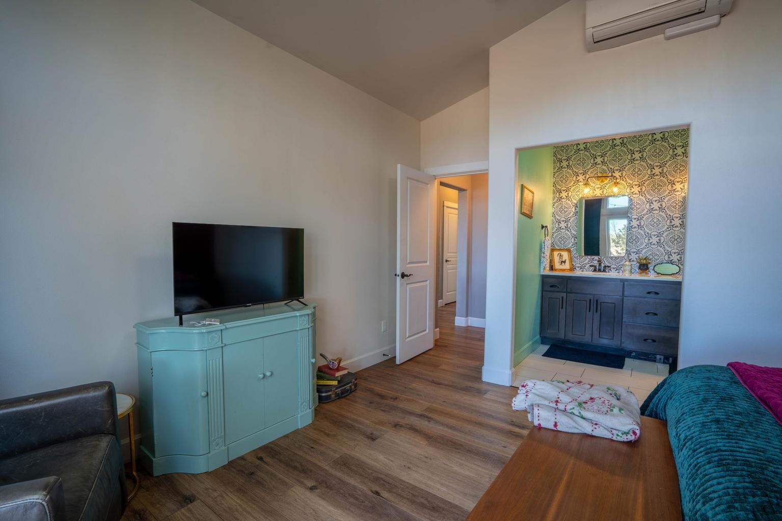 Photo of 1334 SW Rimrock Way 22 of 57