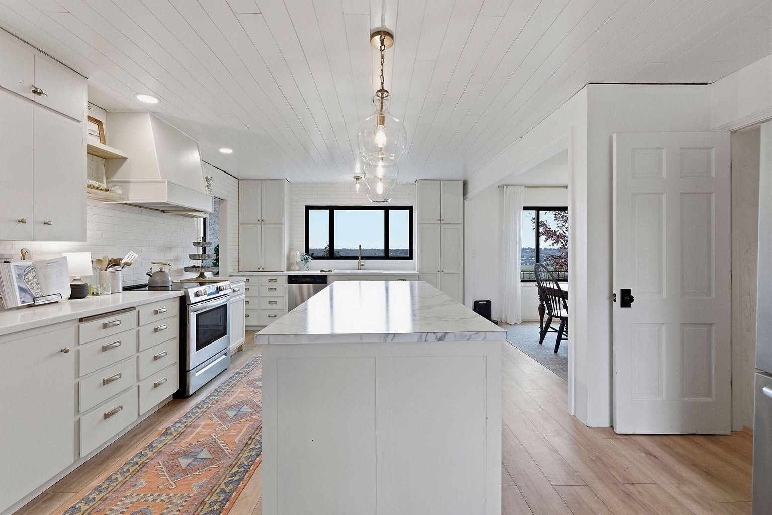 Beautiful Kitchen with Island