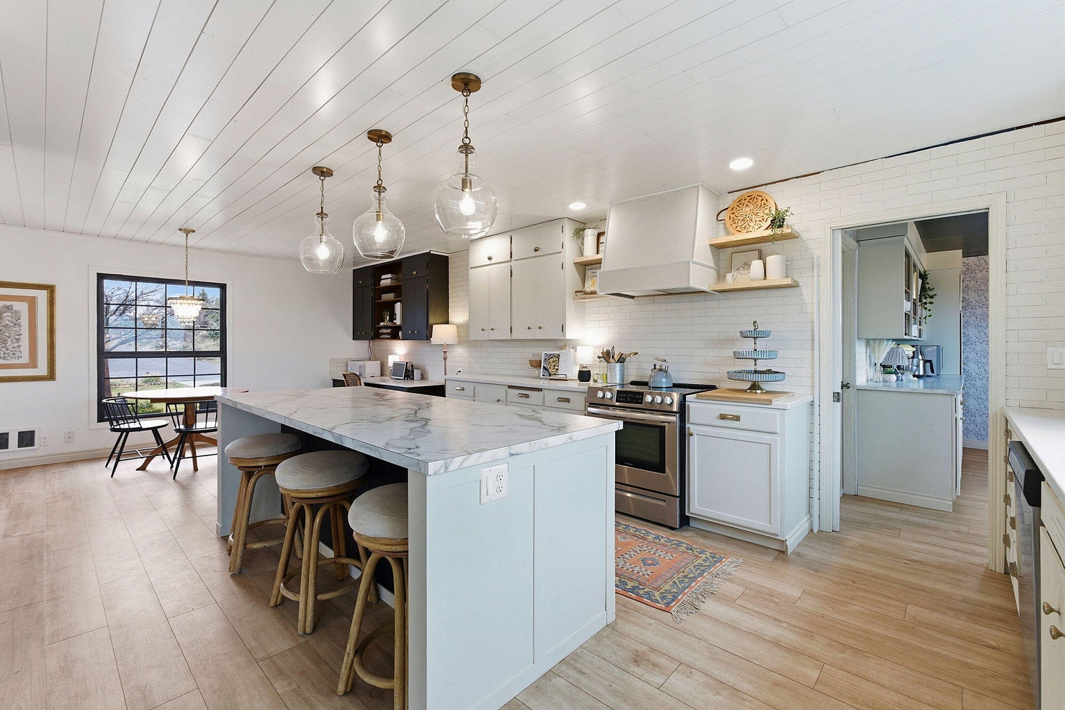 Amazing Open Kitchen