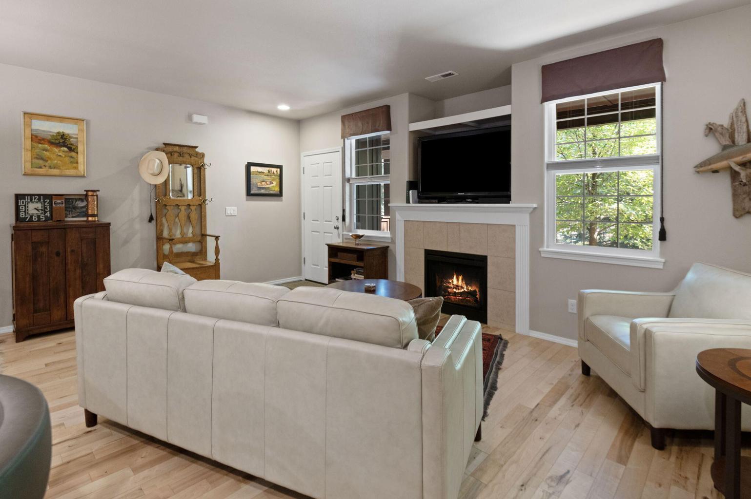 Photo of 720 N Hindeman Street 4 of 25
