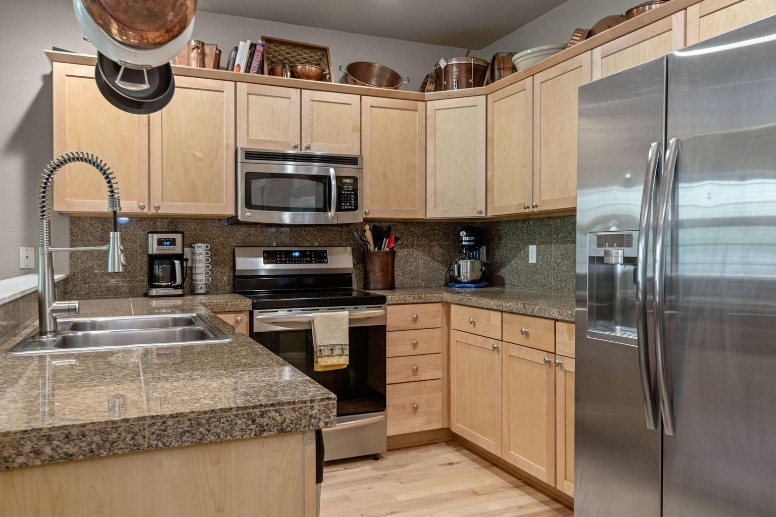 Photo of 720 N Hindeman Street 5 of 25