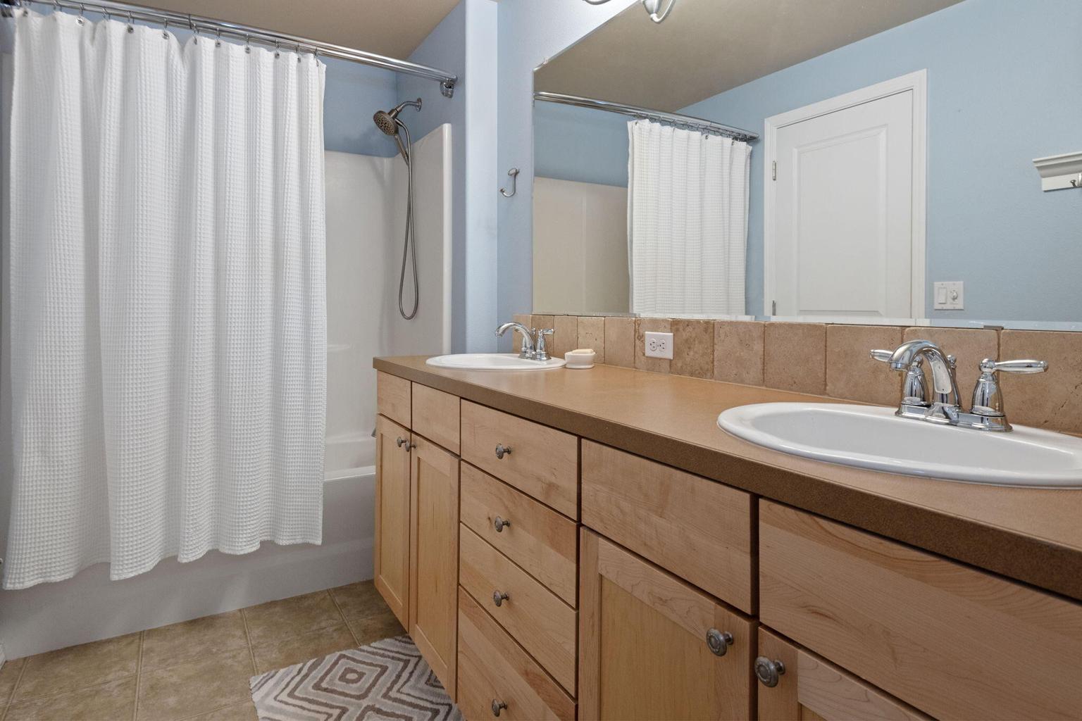 Photo of 720 N Hindeman Street 14 of 25