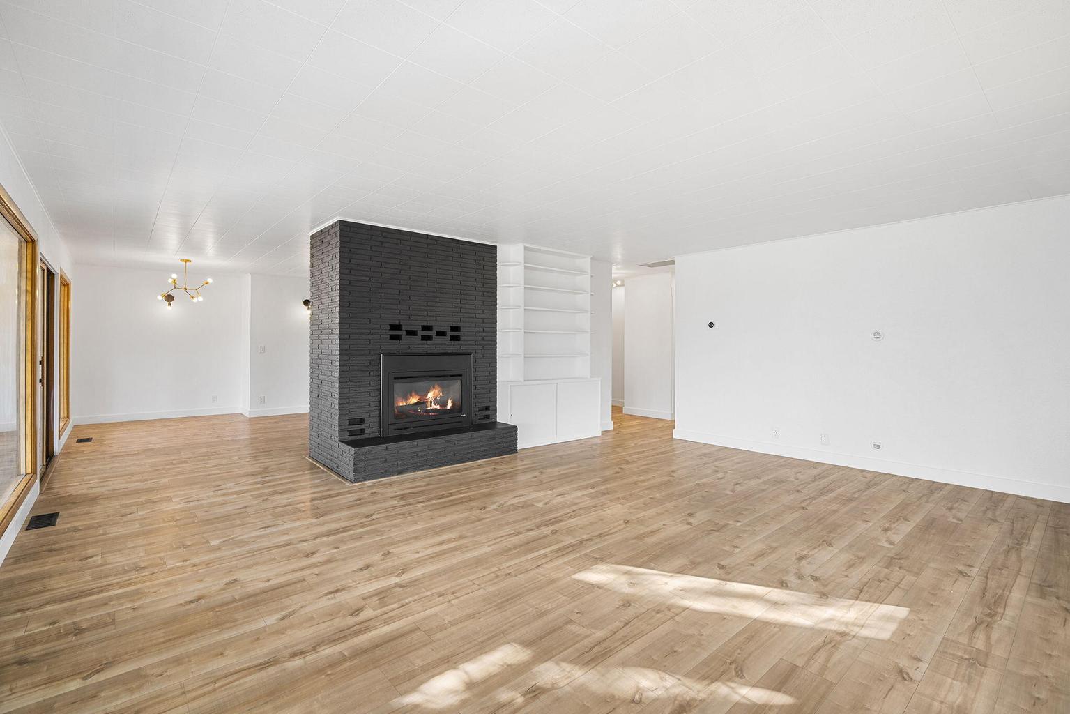 Photo of 1199 SW Canyon Drive 11 of 70