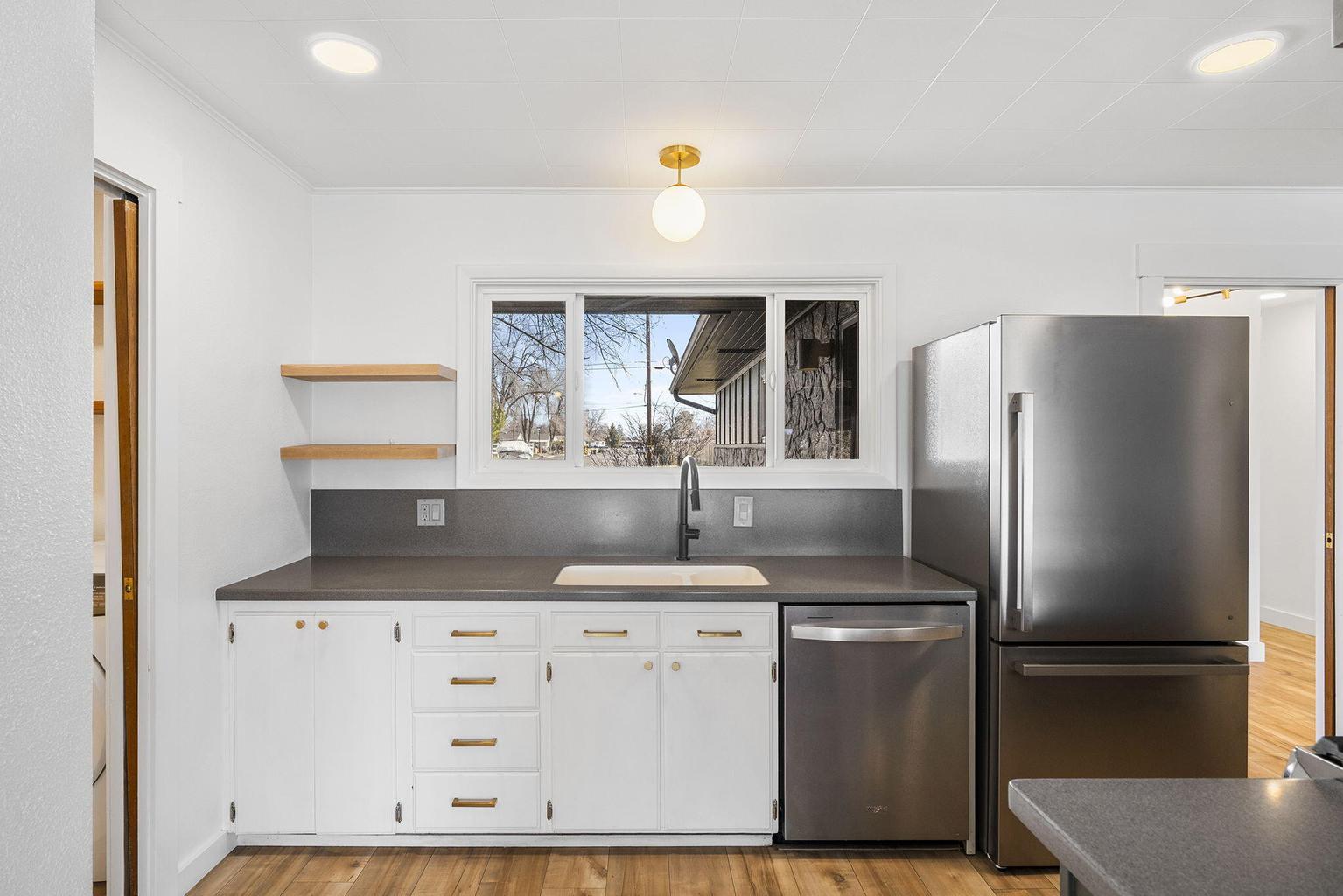 Photo of 1199 SW Canyon Drive 19 of 70