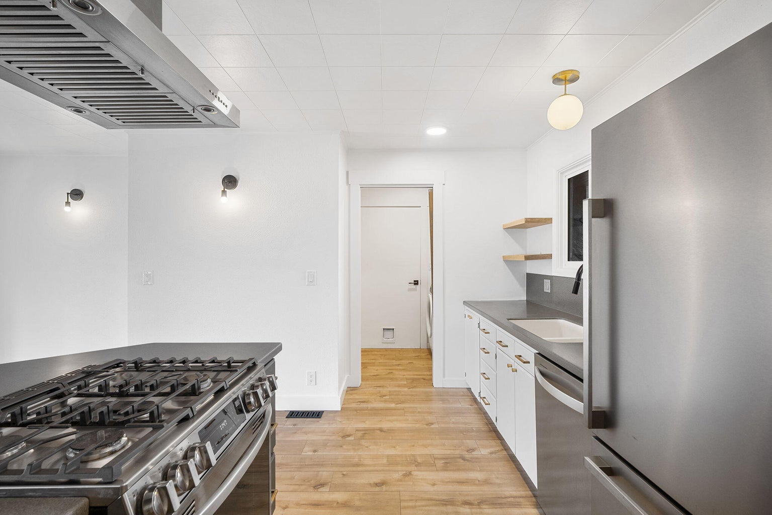 Photo of 1199 SW Canyon Drive 22 of 70