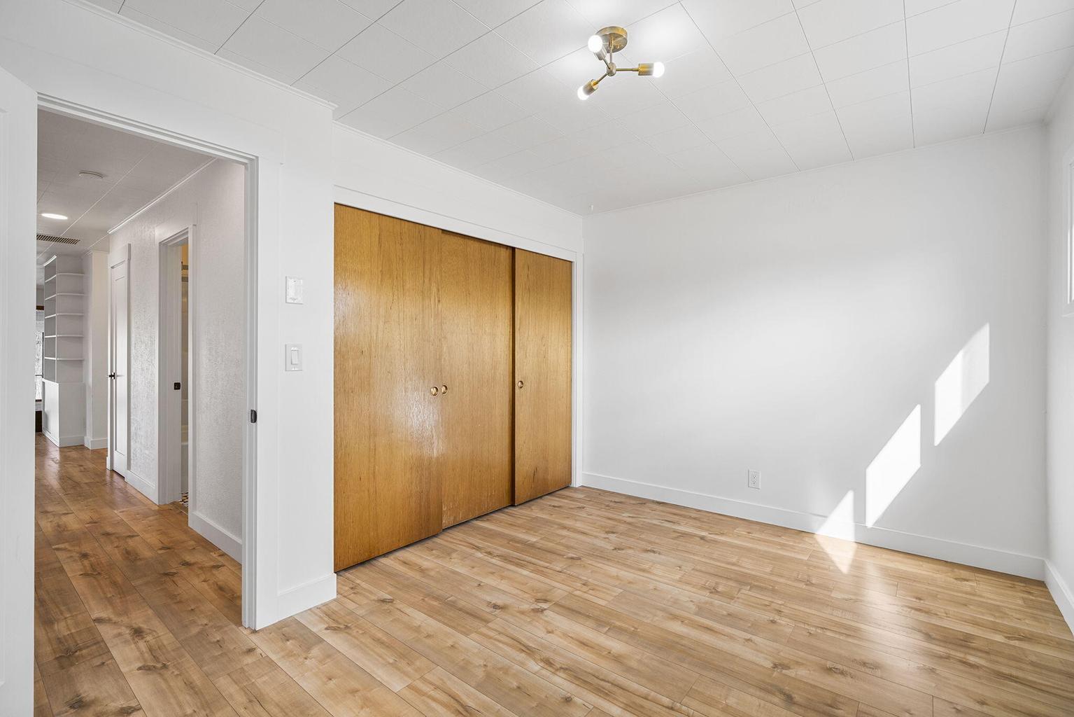 Photo of 1199 SW Canyon Drive 24 of 70