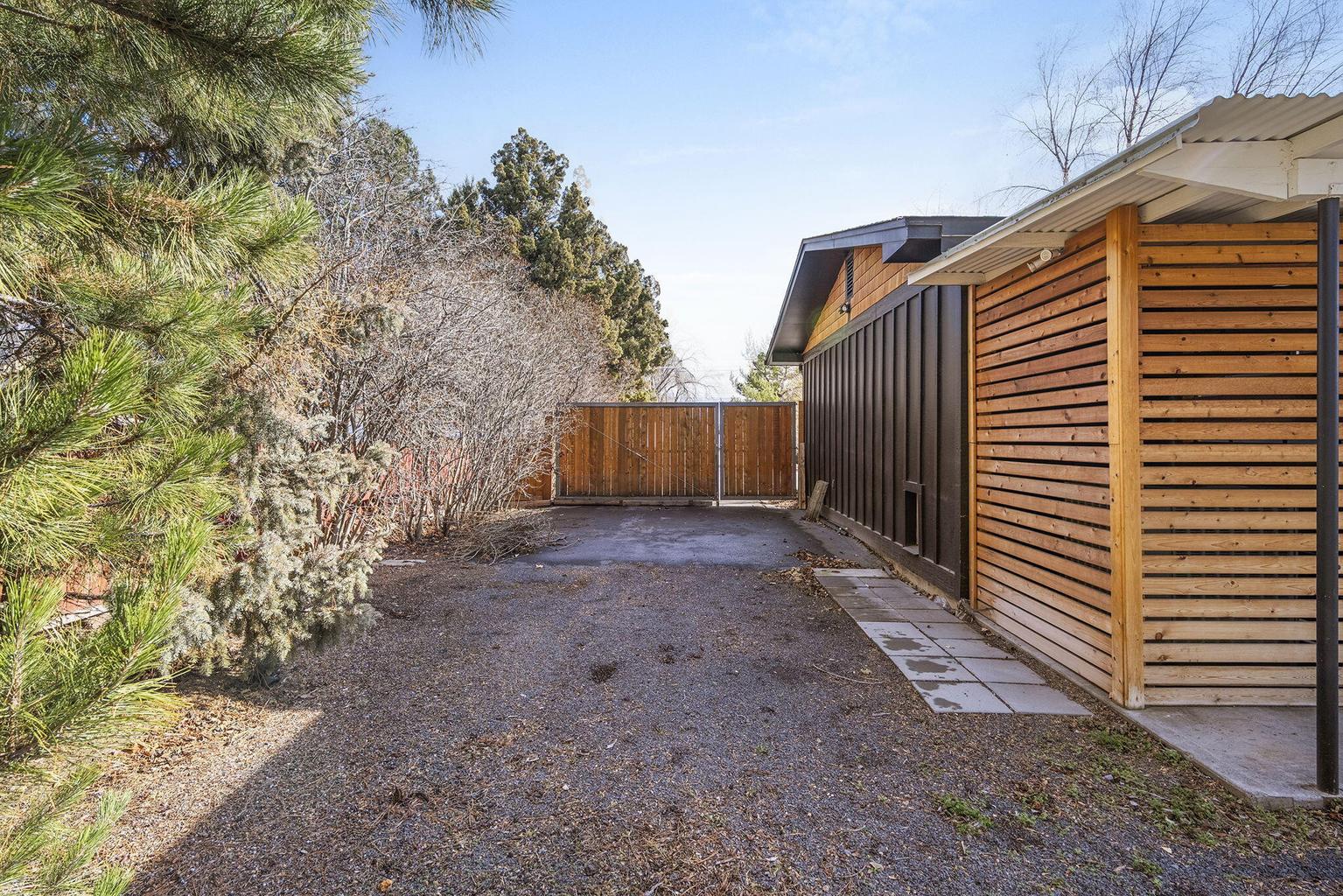 Photo of 1199 SW Canyon Drive 31 of 70