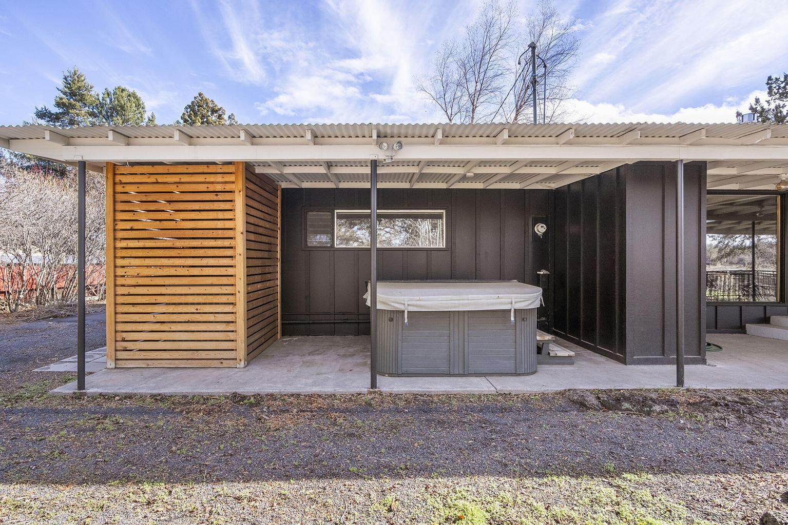 Photo of 1199 SW Canyon Drive 33 of 70