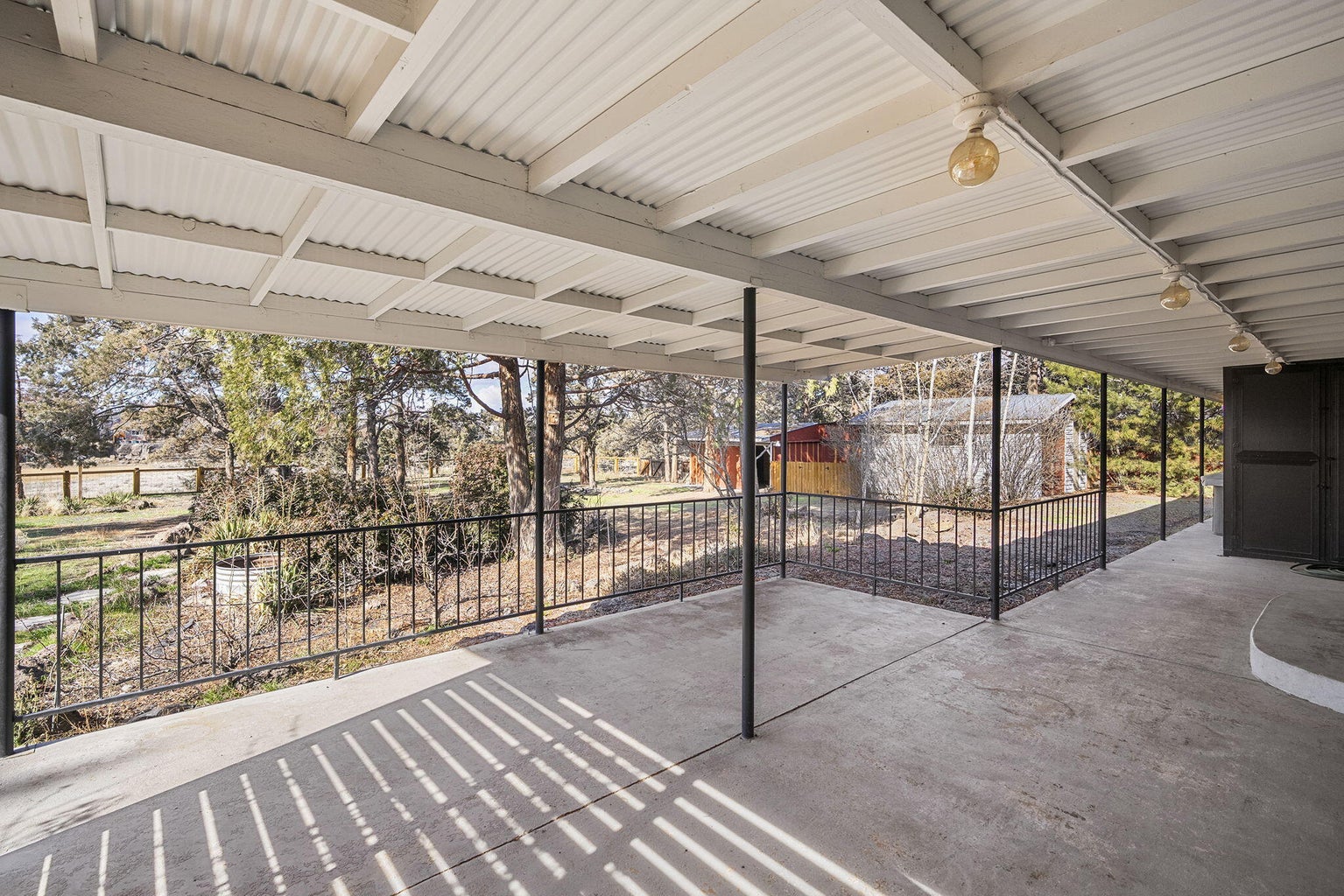 Photo of 1199 SW Canyon Drive 36 of 70