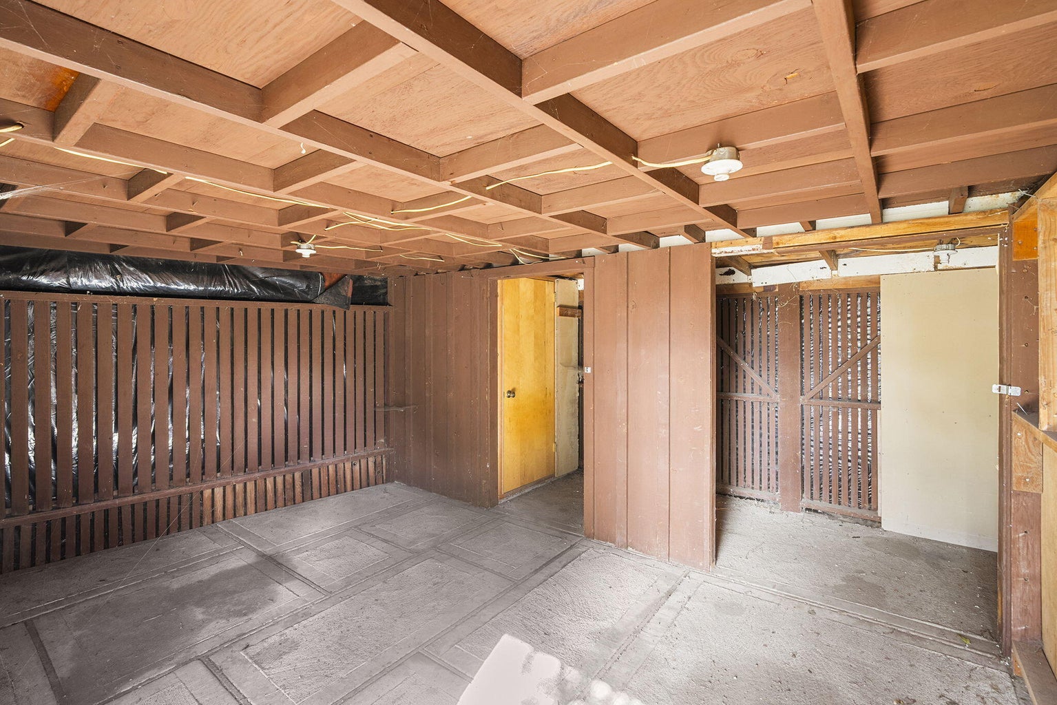 Photo of 1199 SW Canyon Drive 40 of 70