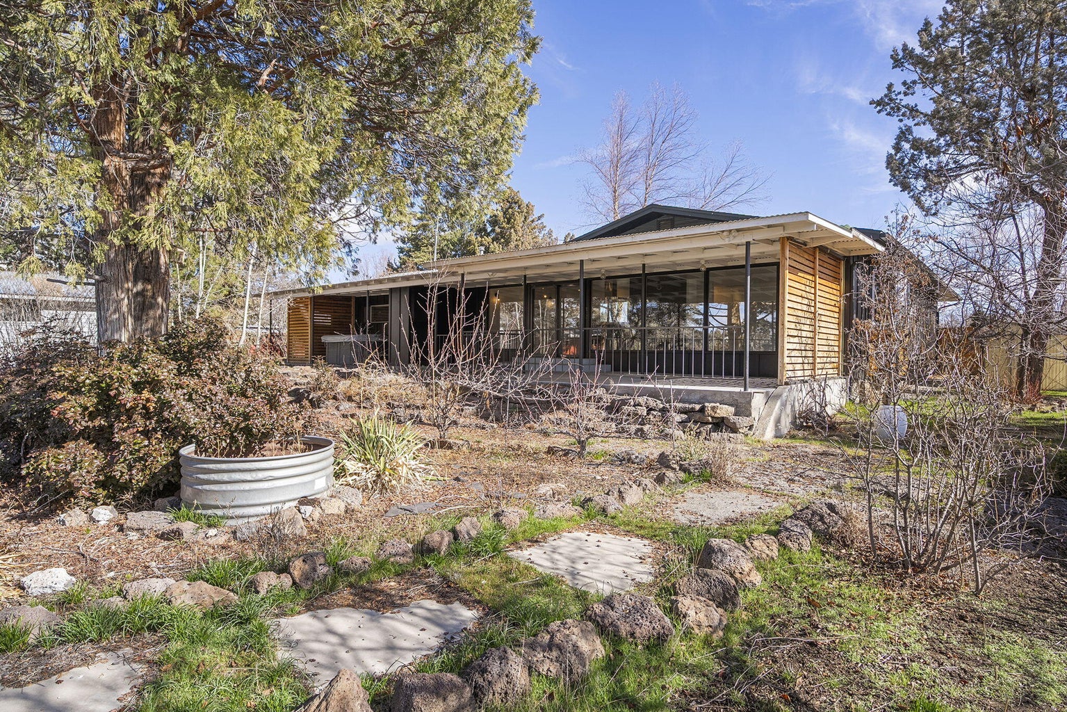 Photo of 1199 SW Canyon Drive 43 of 70