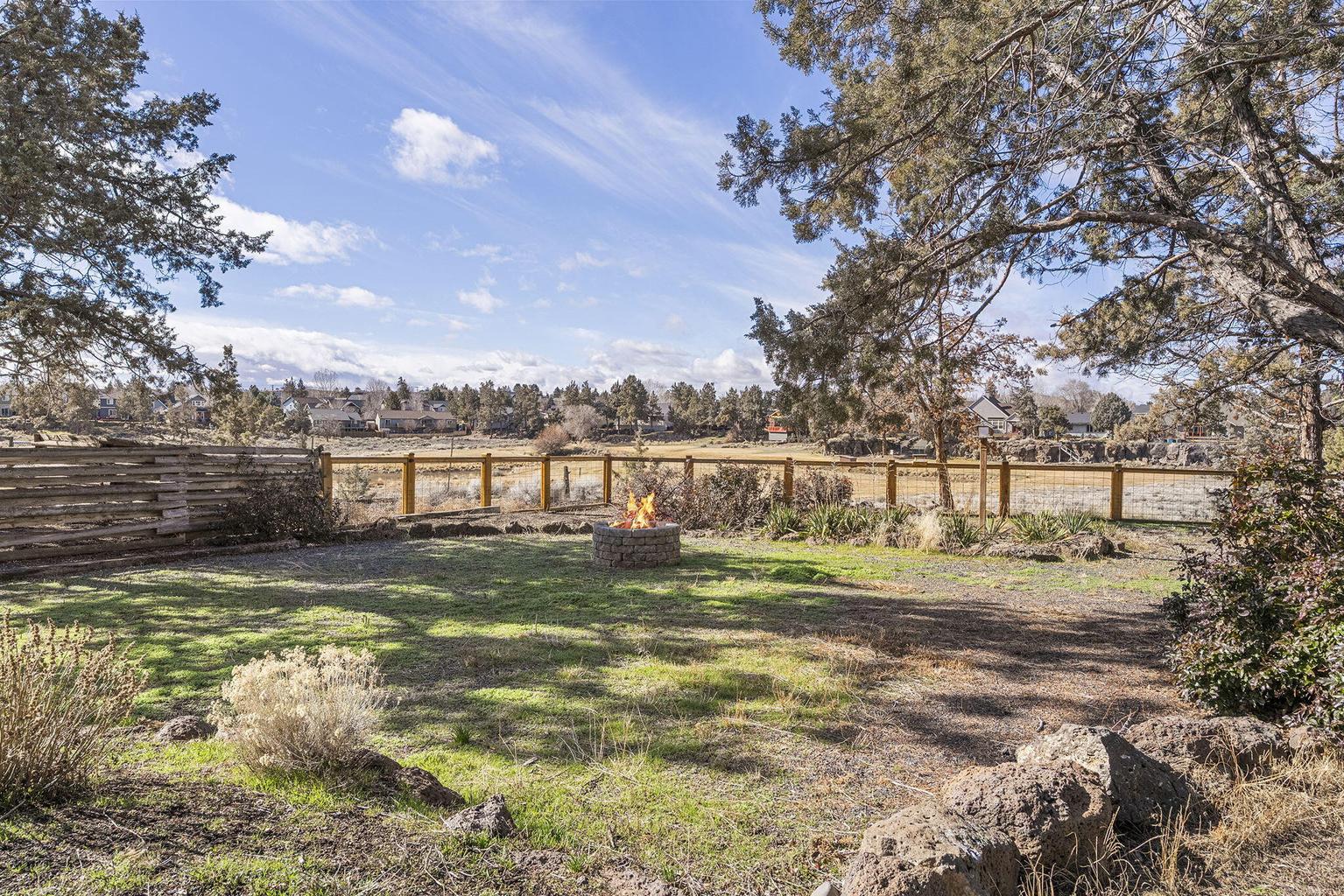 Photo of 1199 SW Canyon Drive 45 of 70