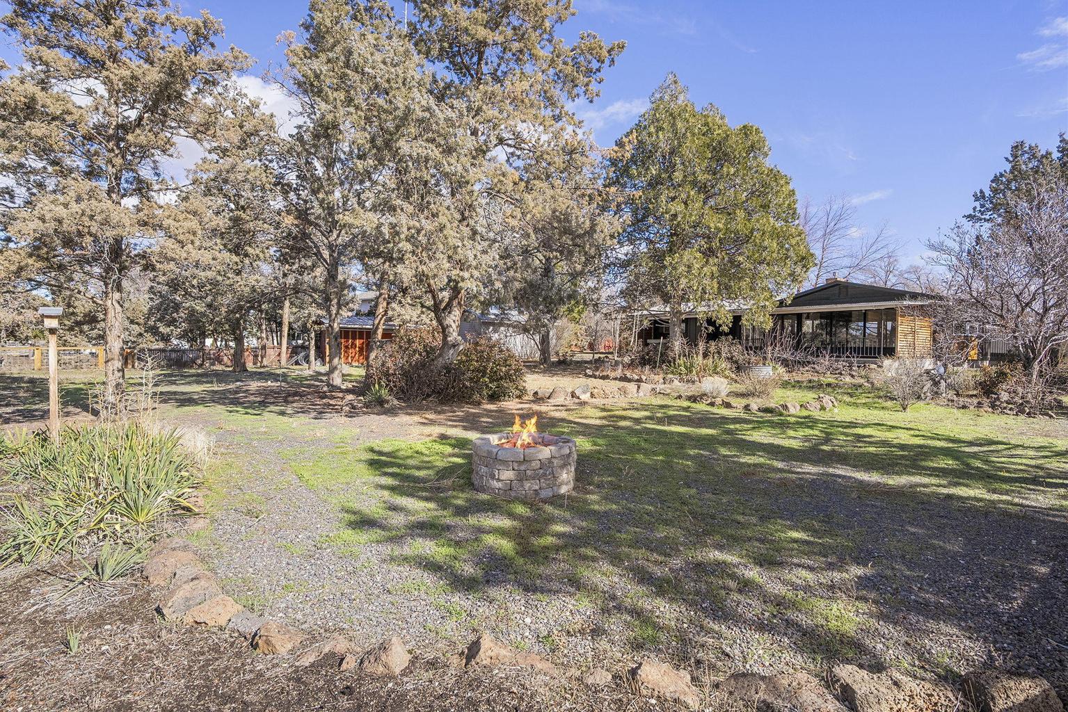 Photo of 1199 SW Canyon Drive 46 of 70